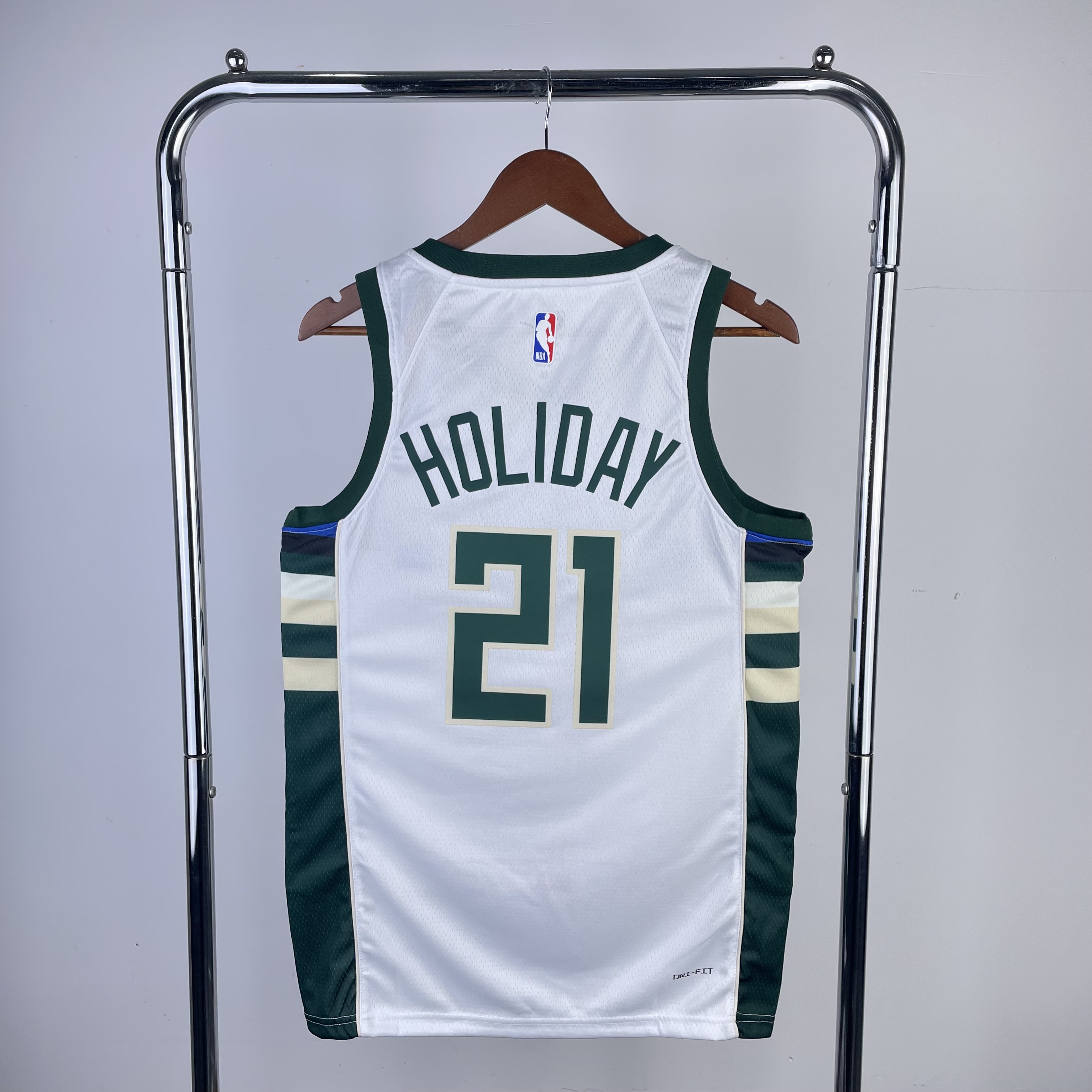 Season 23 Bucks home white 21 Holiday
