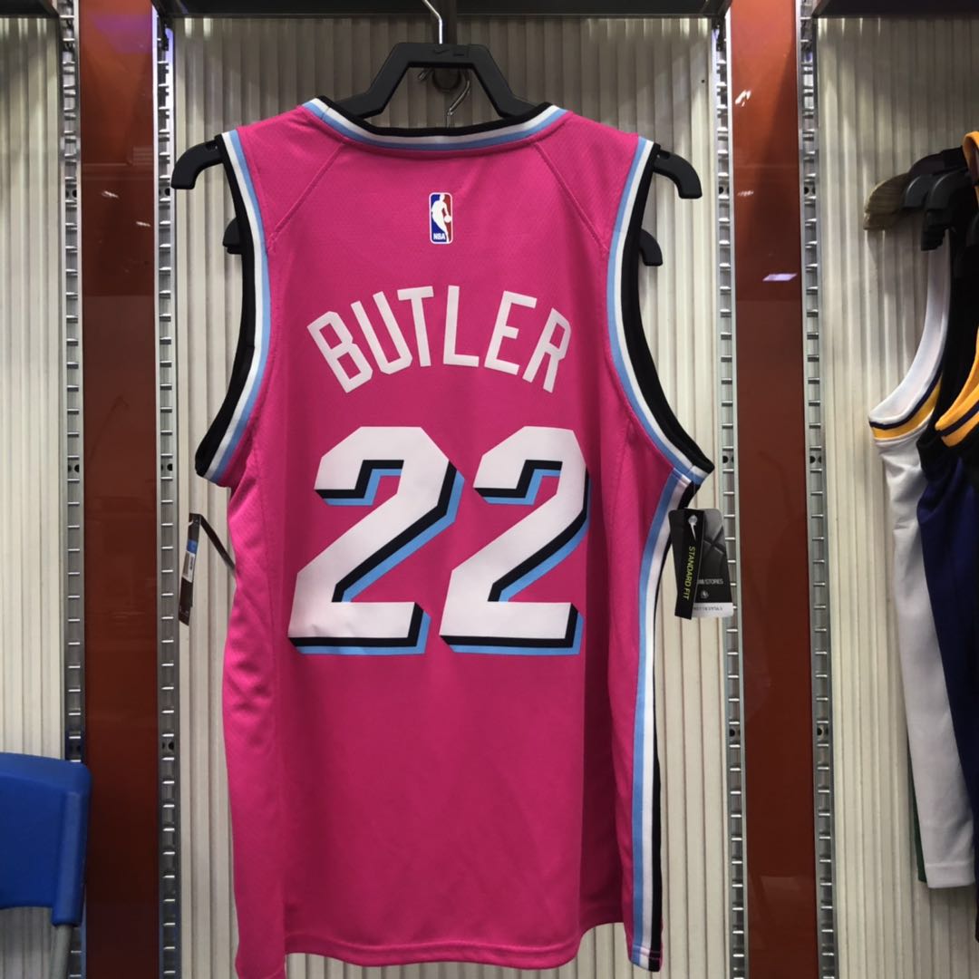 Heat crewneck pink number 22 Butler