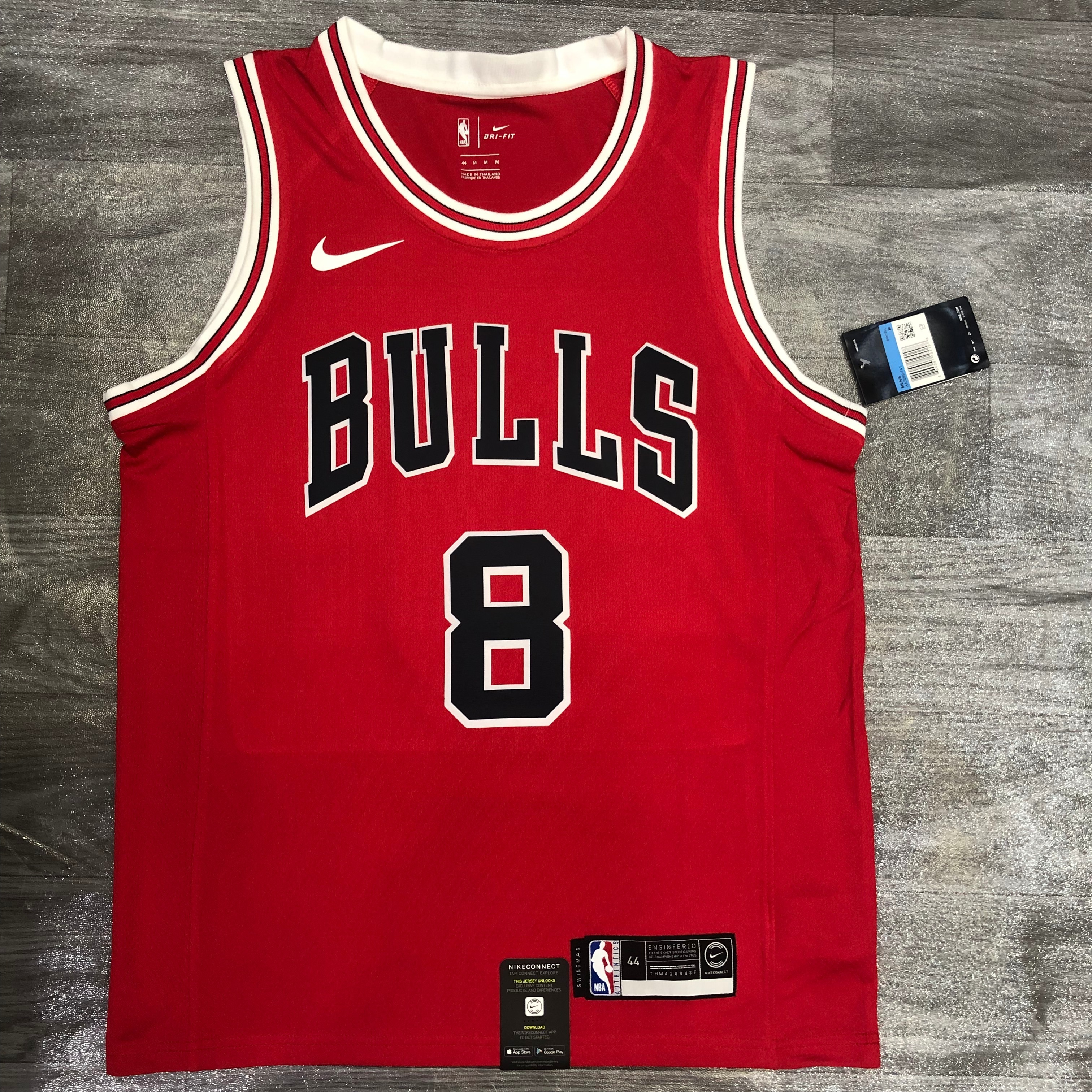 Bulls crewneck red No. 8 lavine