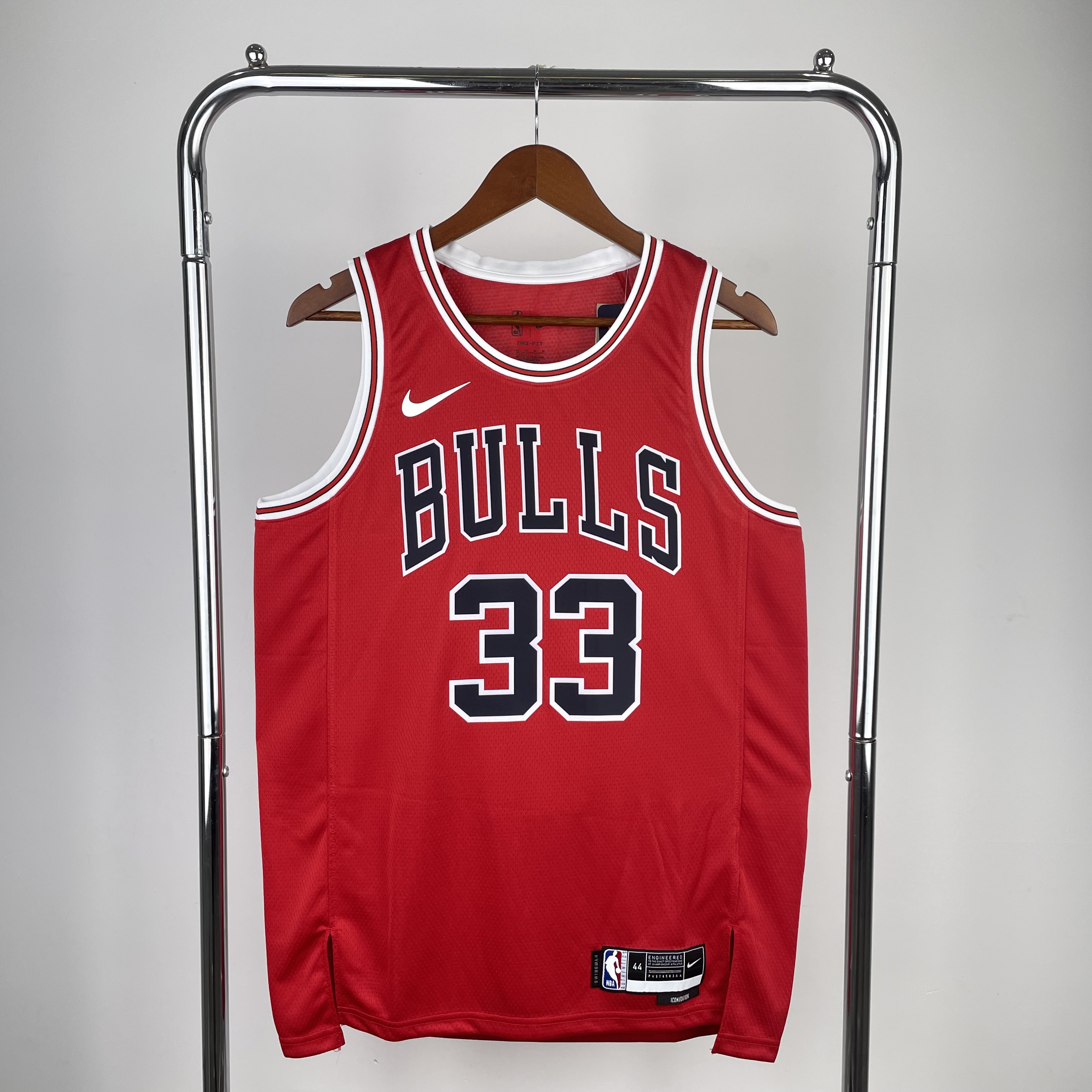 '23 Bulls red # 33 Pippen
