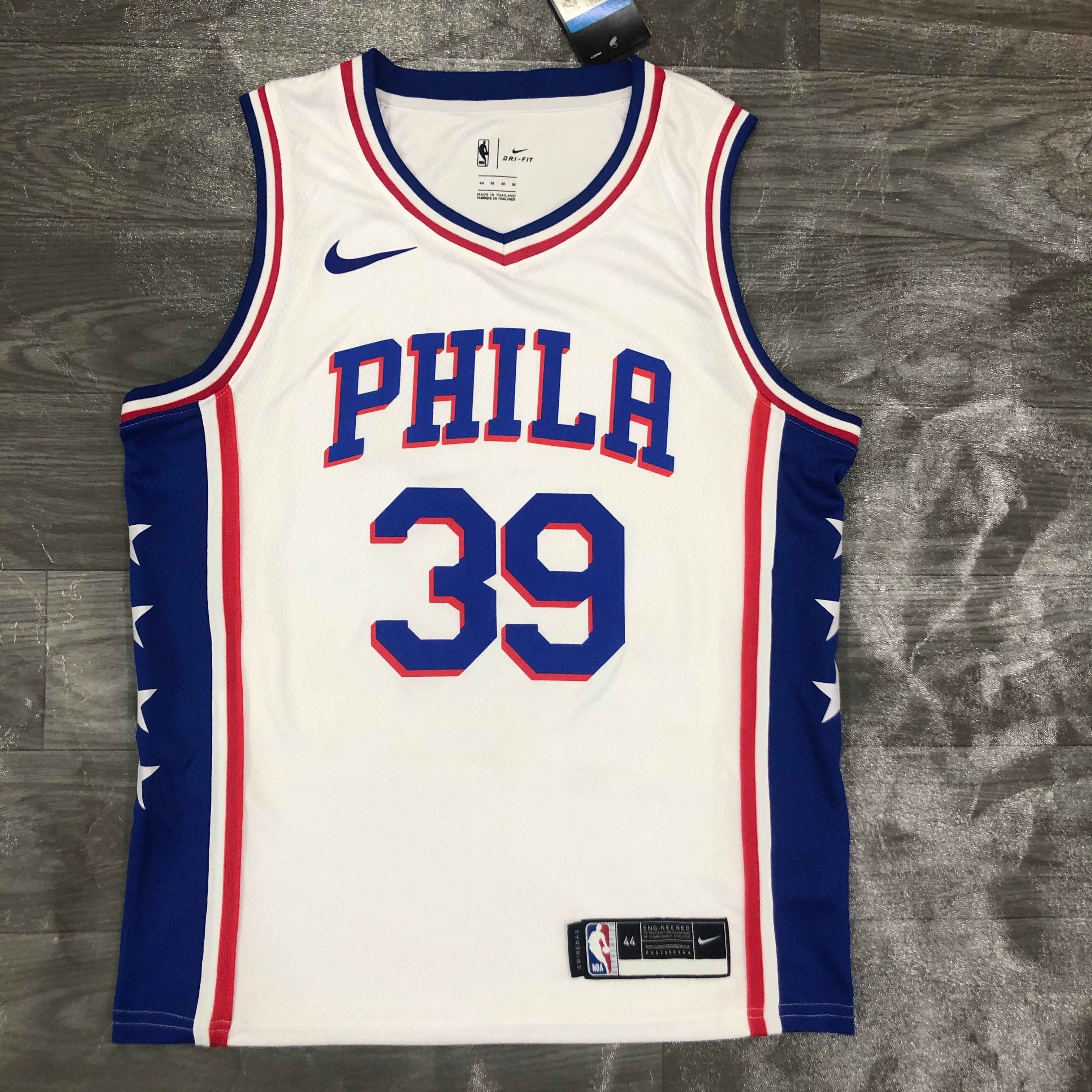 Sixers V-neck white 39 Howard