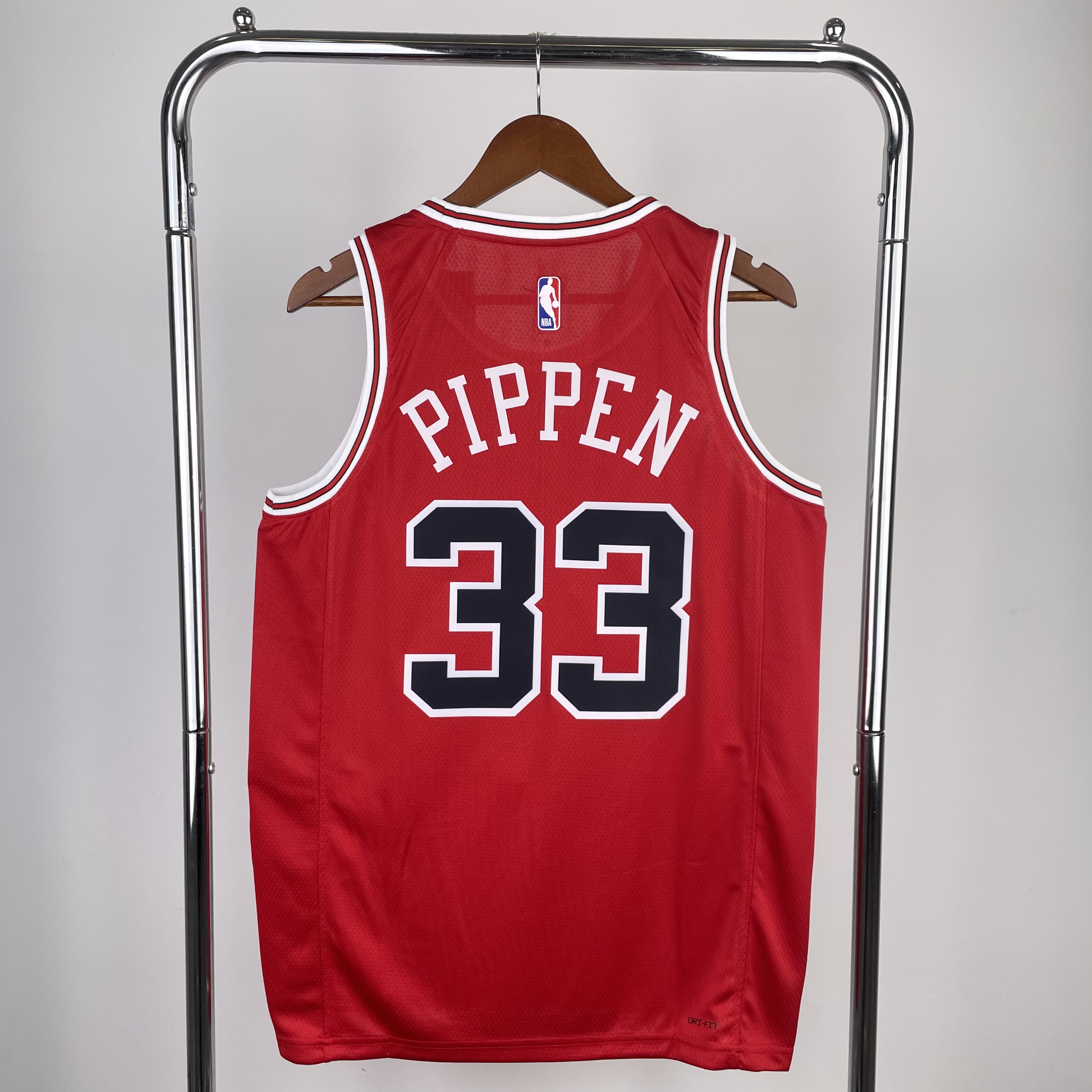 '23 Bulls red # 33 Pippen