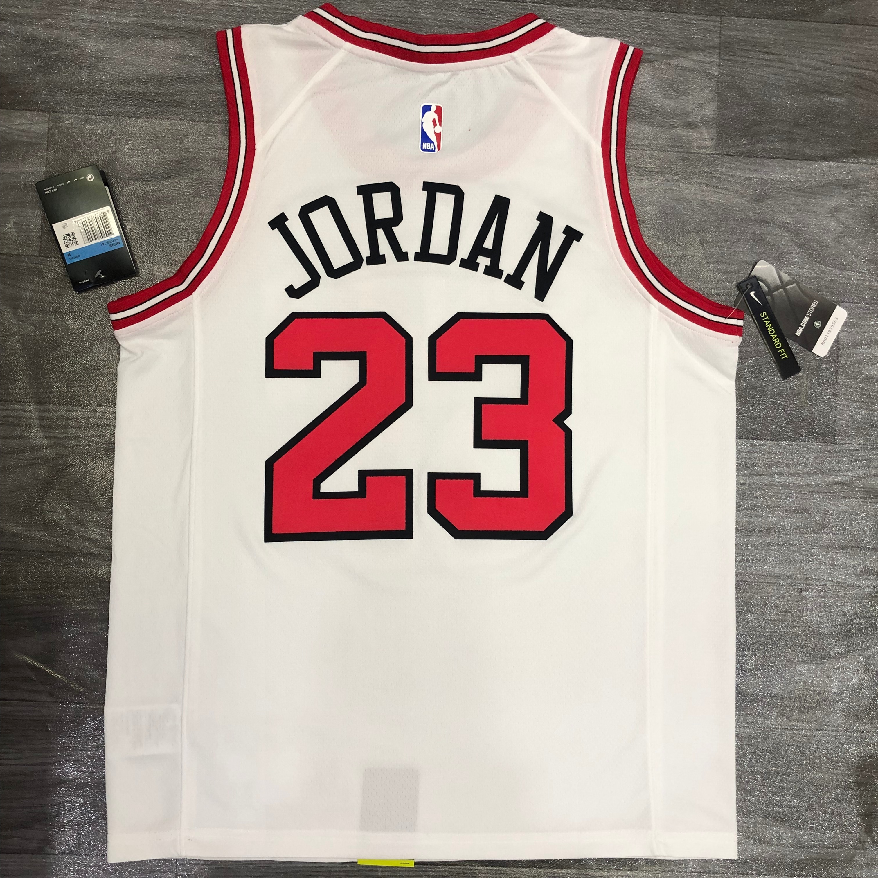 Bulls round white number 23 Jordan