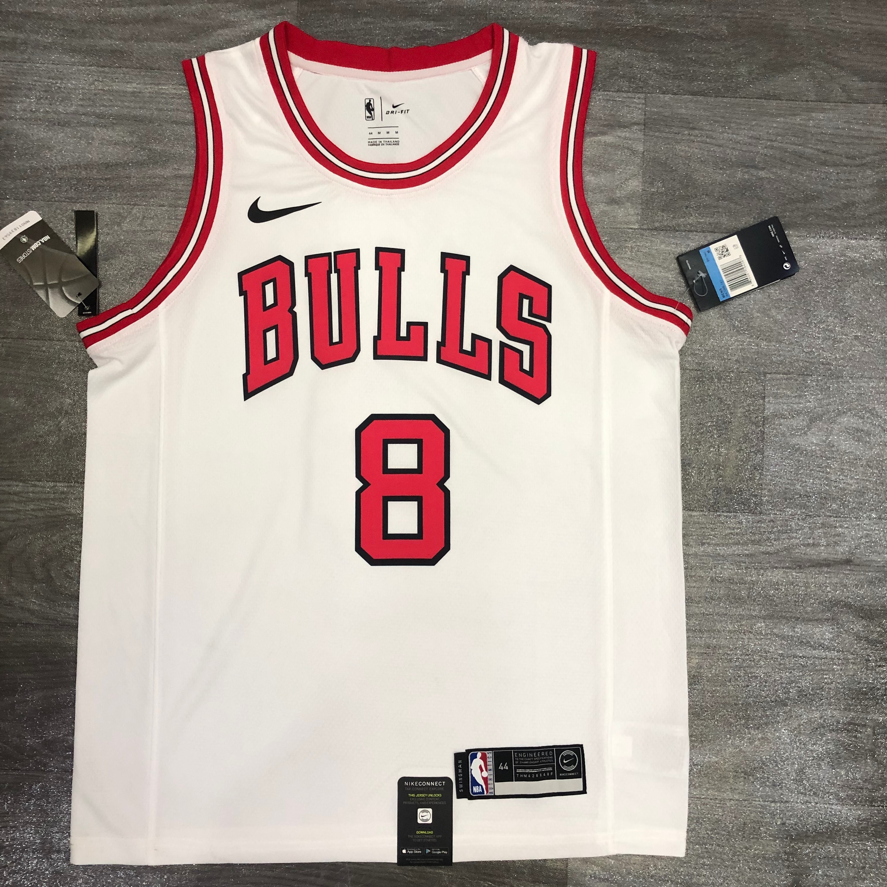 Bulls crewneck white No. 8 lavine