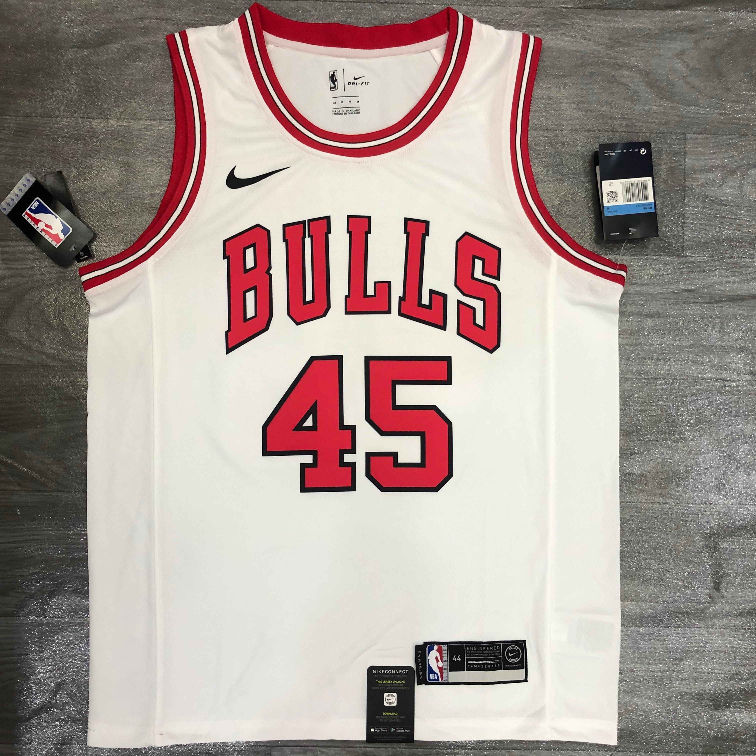 Bulls crewneck white # 45 Jordan