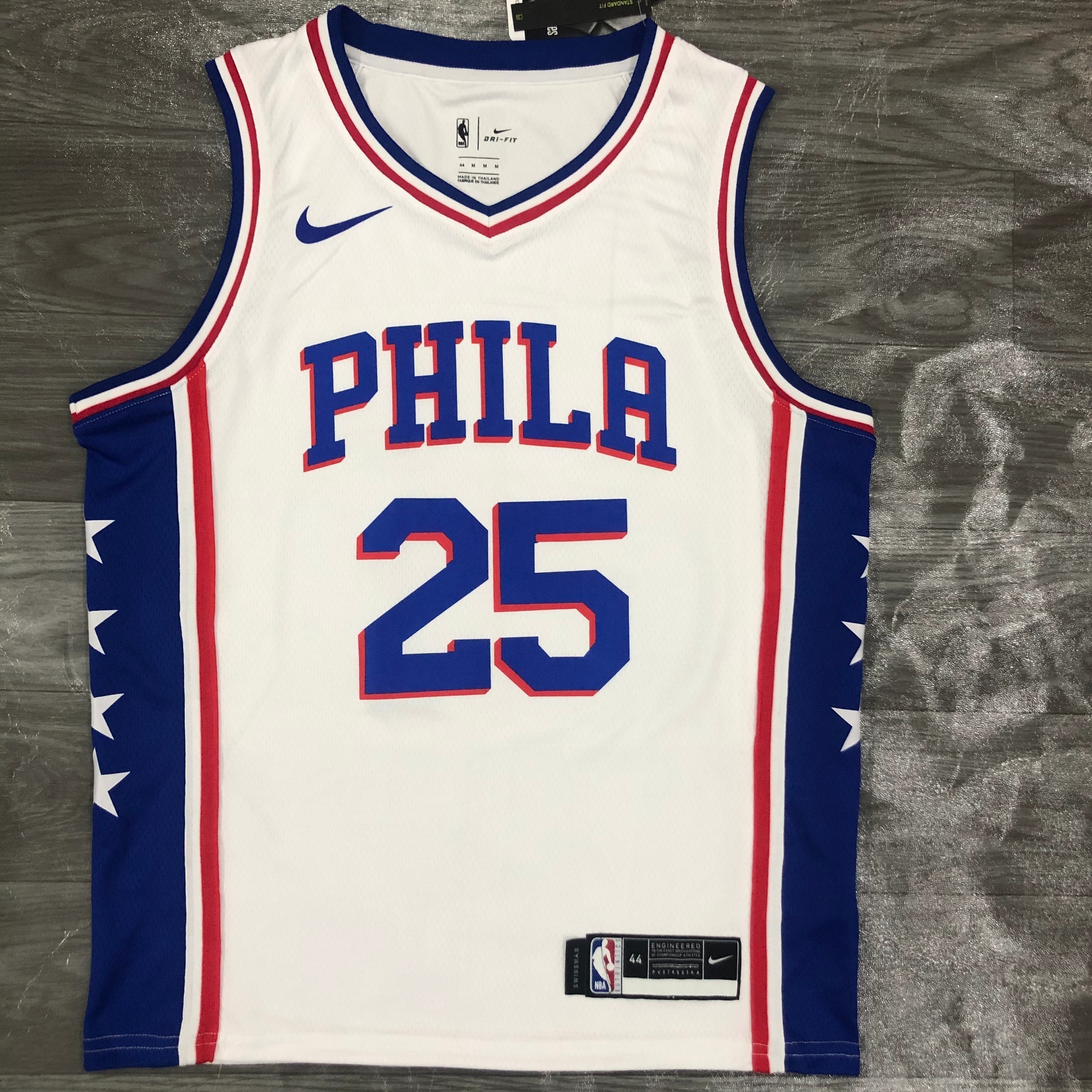 76ers V-neck white No. 25. Simons