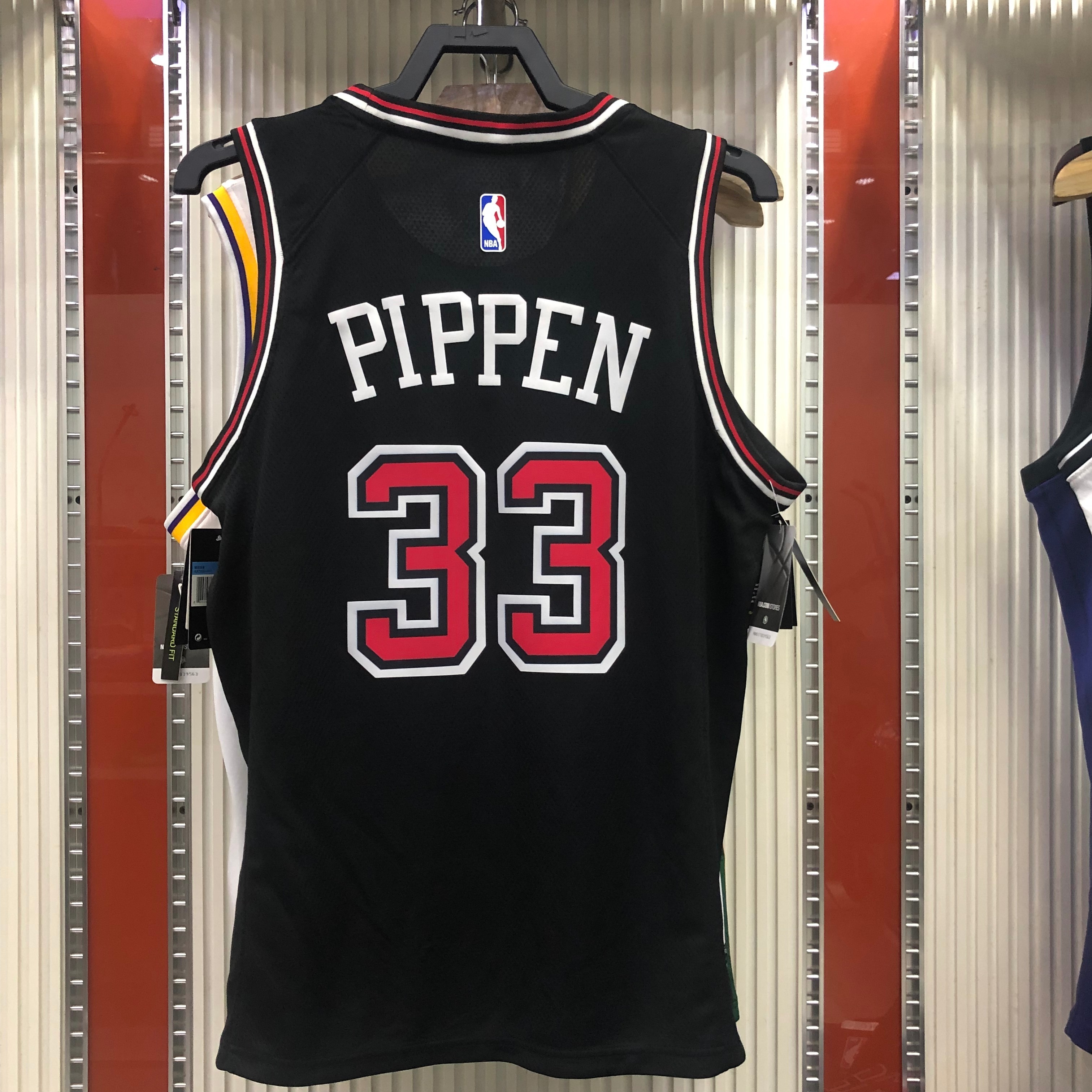 Bulls crewneck black # 33 Pippen