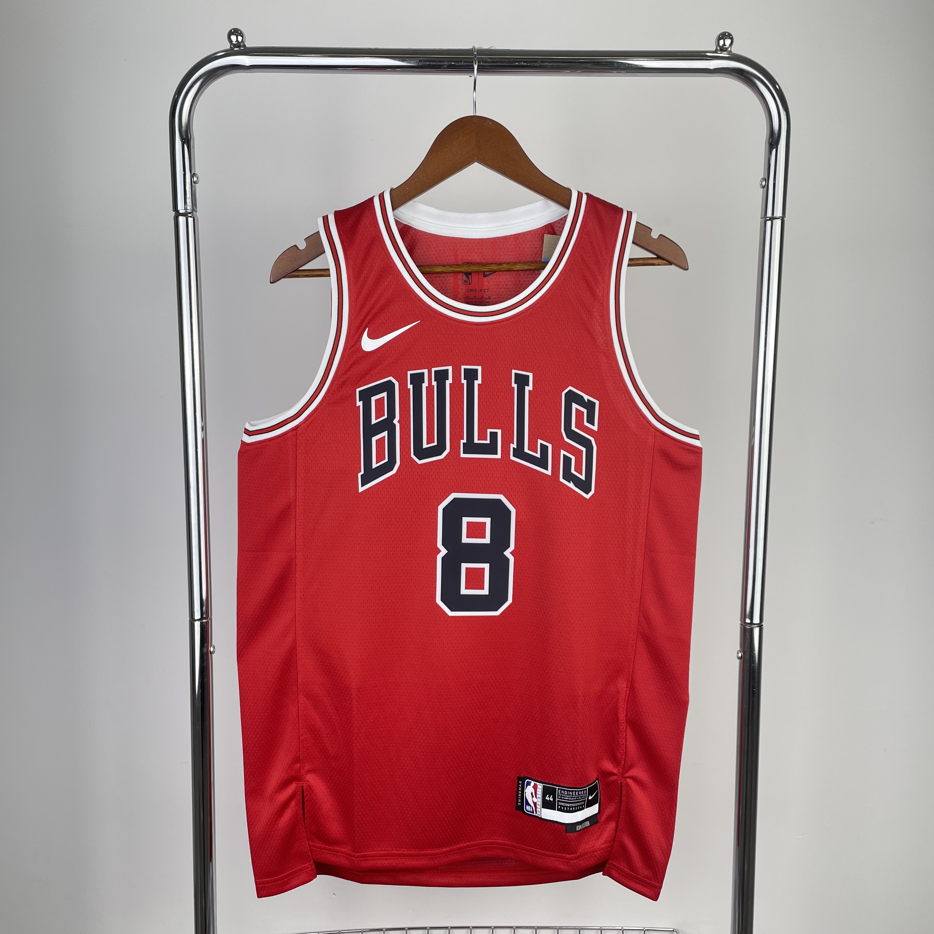 '23 Bulls red No. 8 Lavine