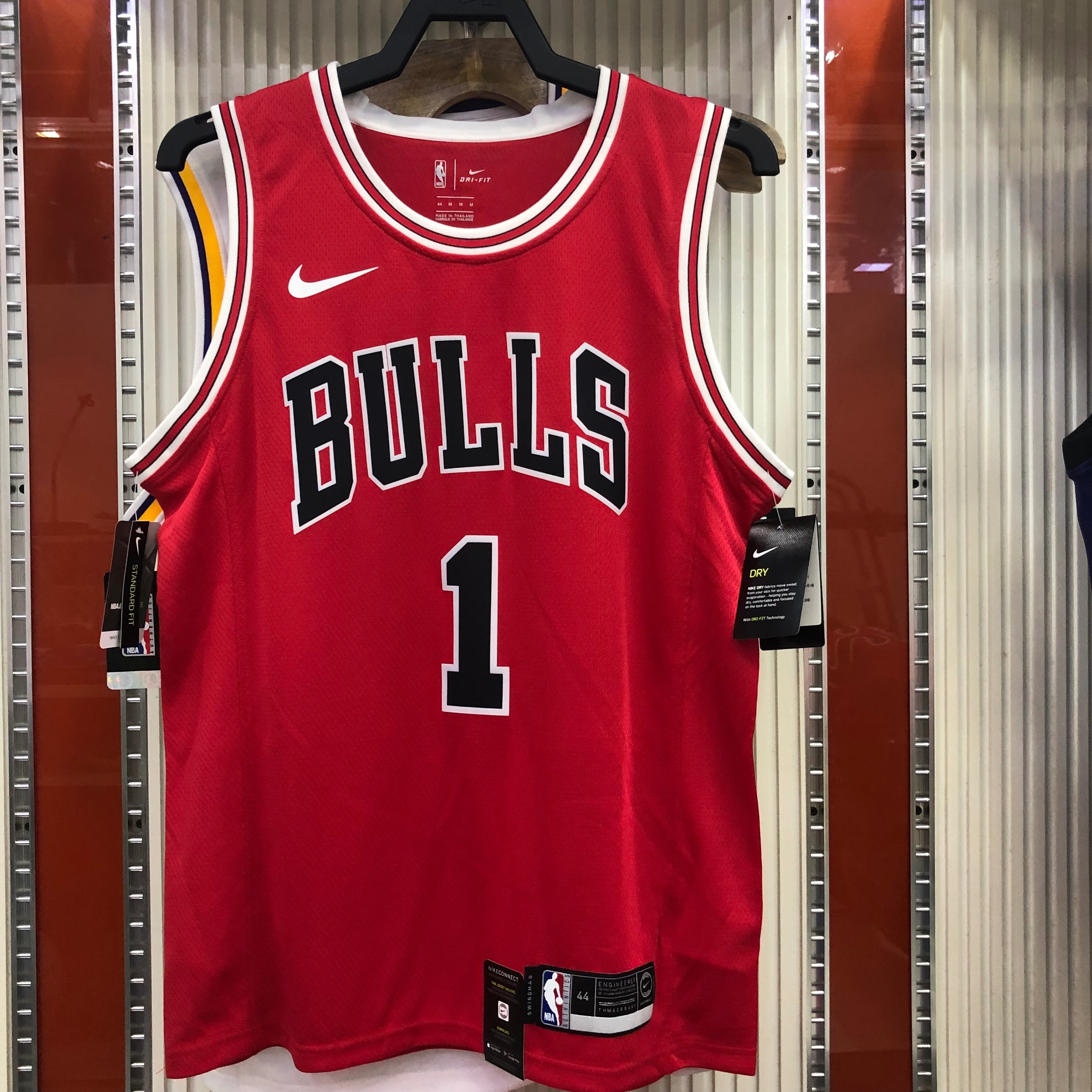 Bulls crewneck red number one Rose