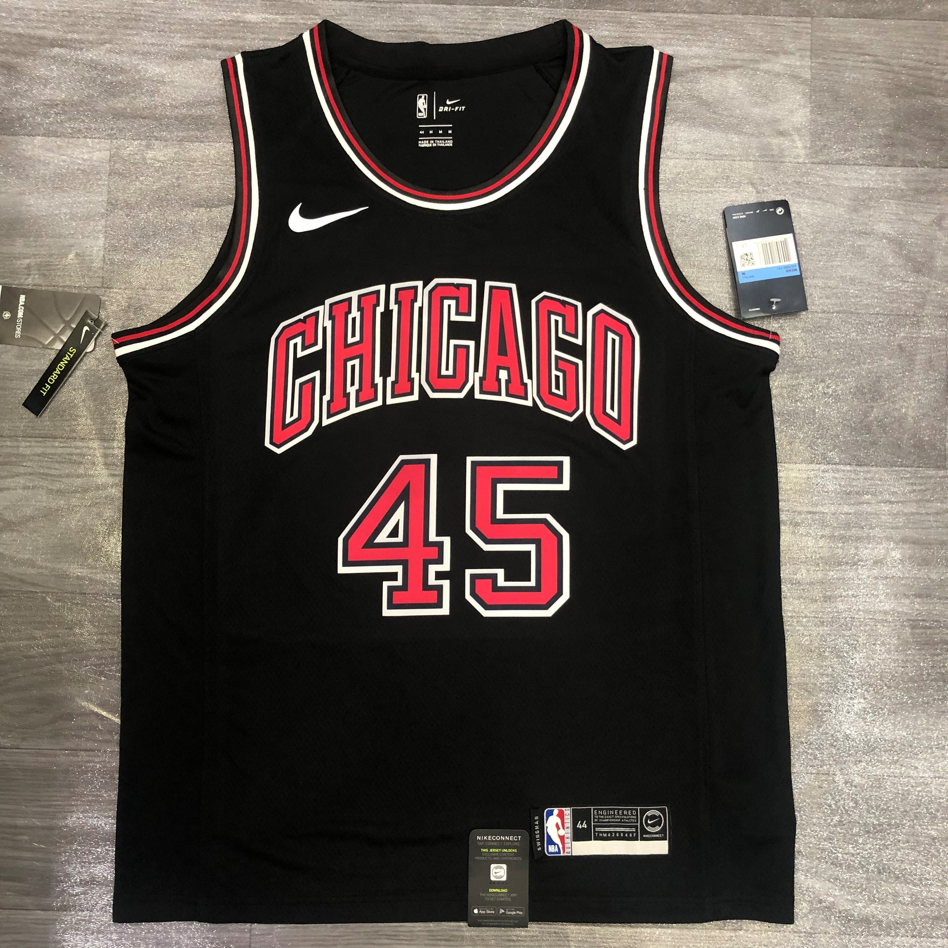 Bulls crew-neck black # 45 Jordan