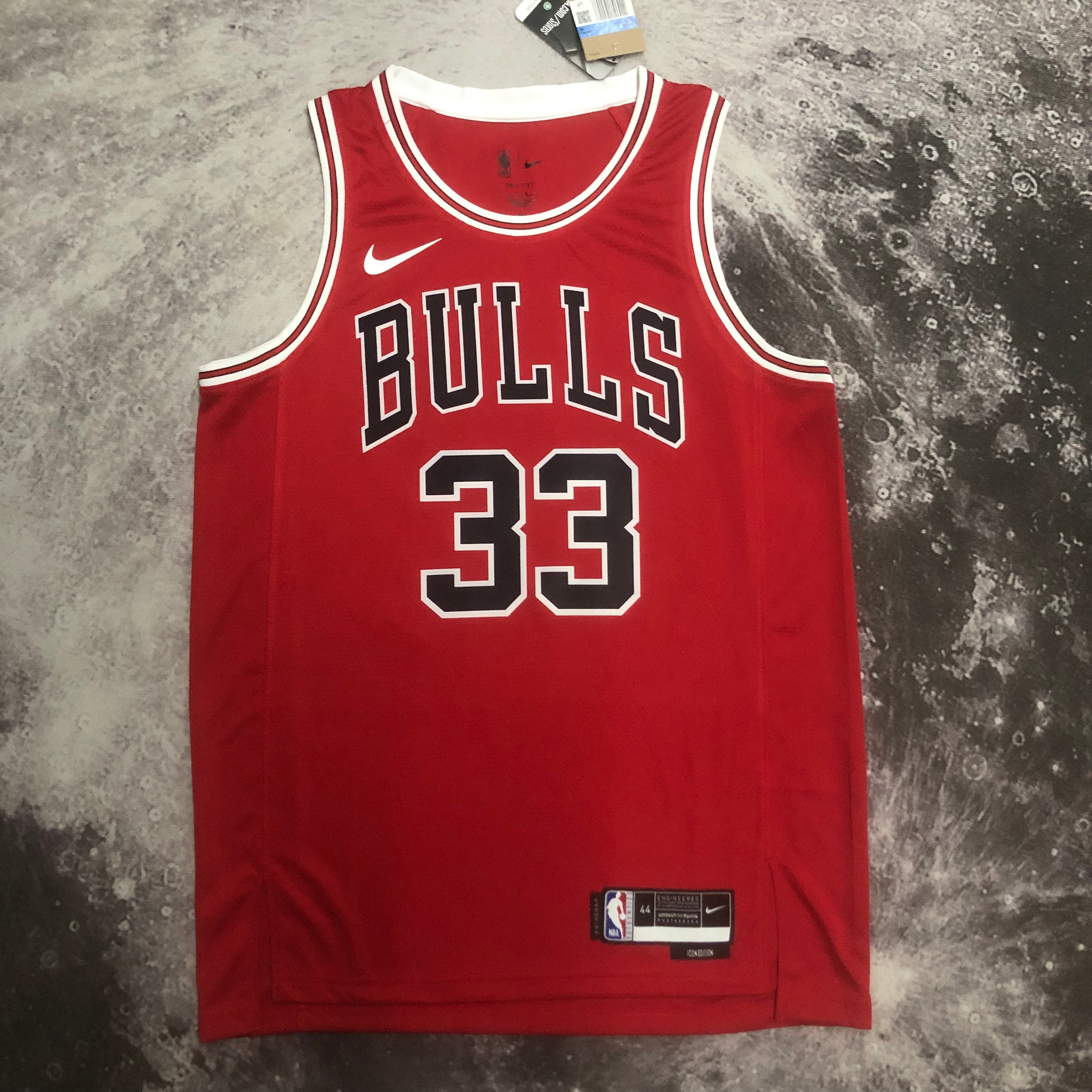 '23 Bulls red # 33 Pippen