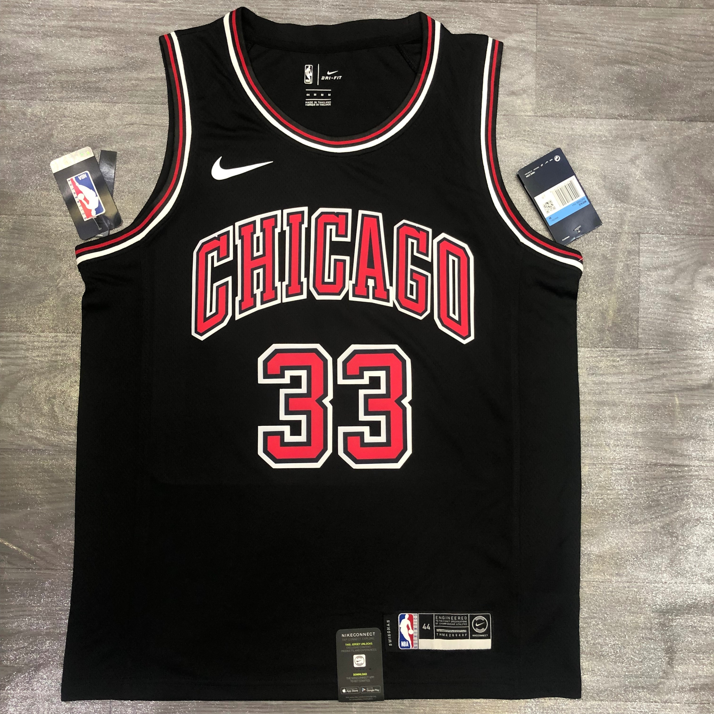 Bulls crewneck black # 33 Pippen