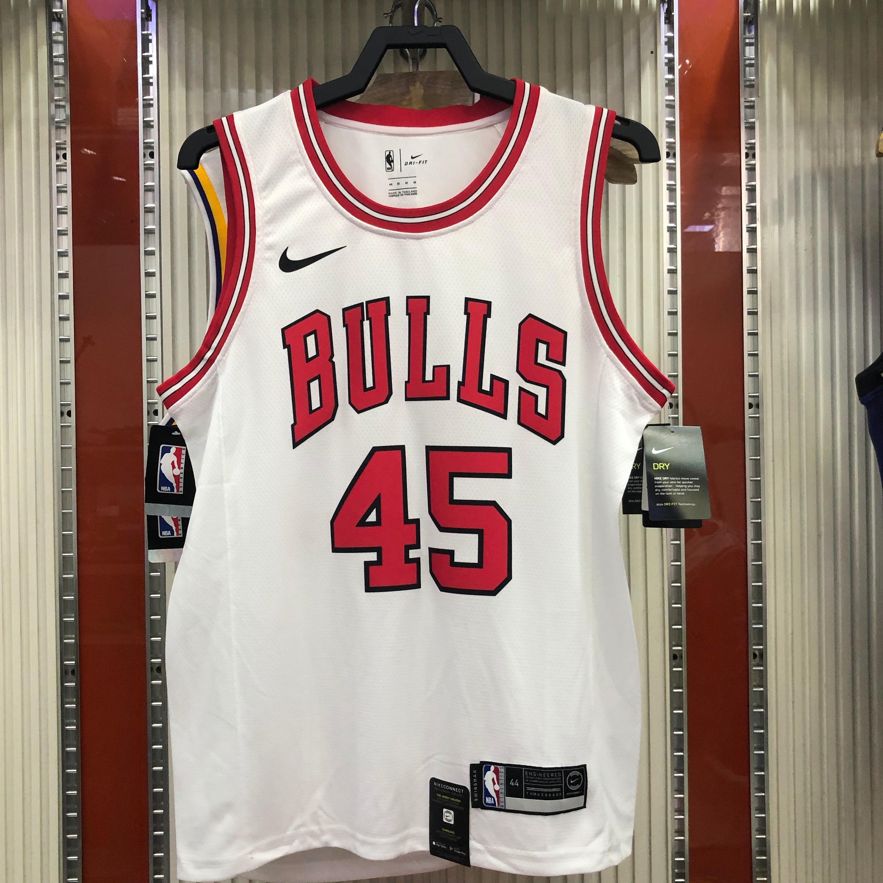 Bulls crewneck white # 45 Jordan
