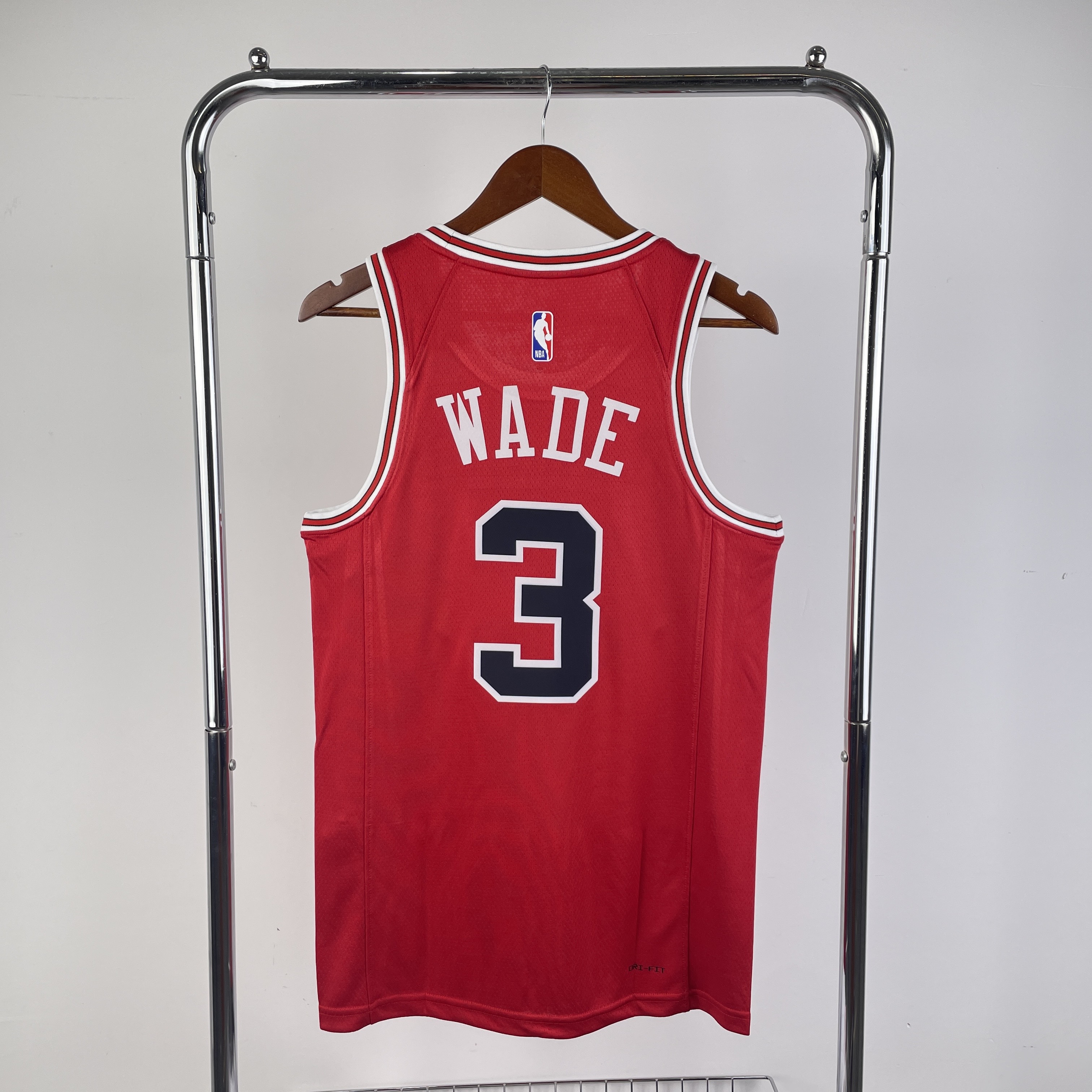 '23 Bulls red No. 3 Wade