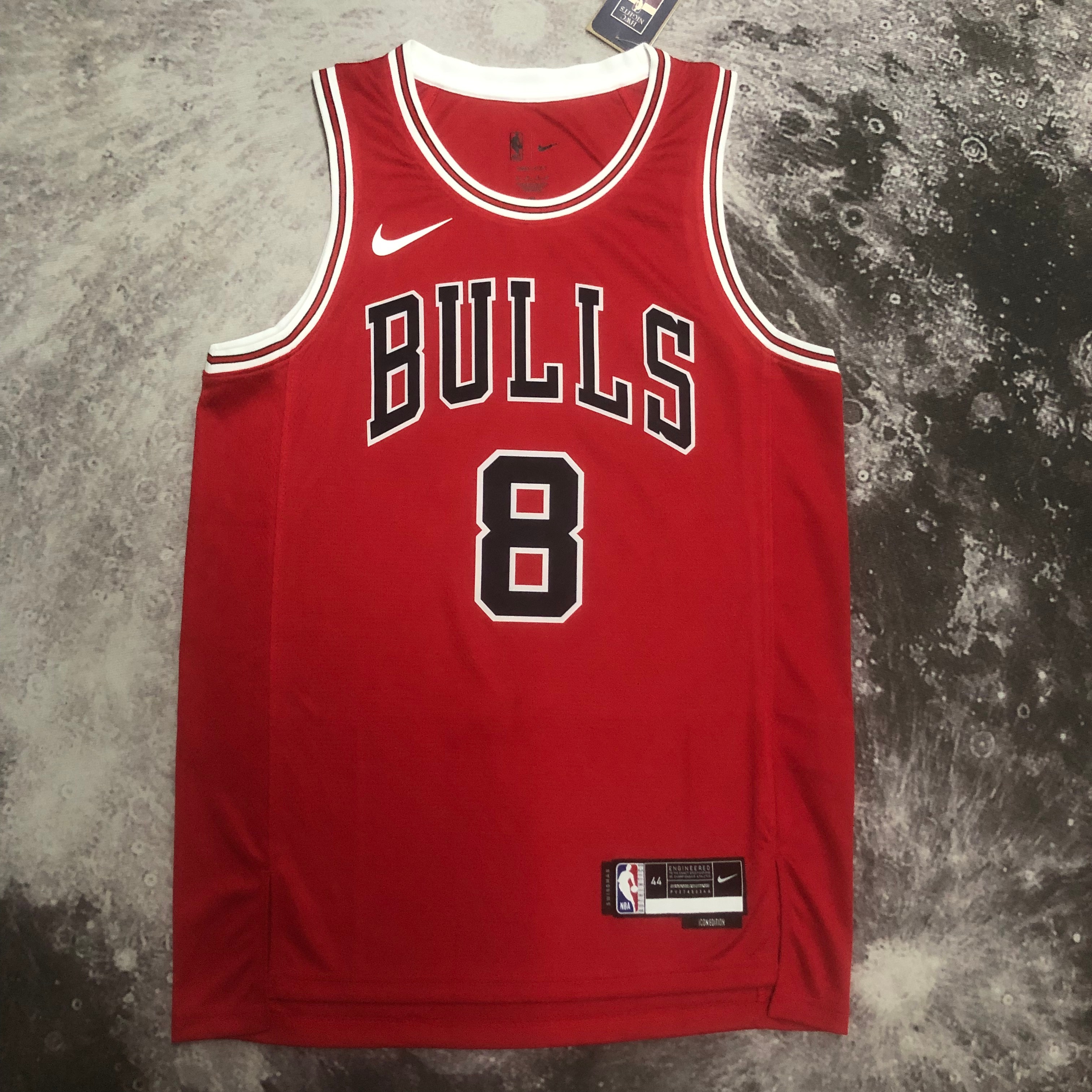 '23 Bulls red No. 8 Lavine