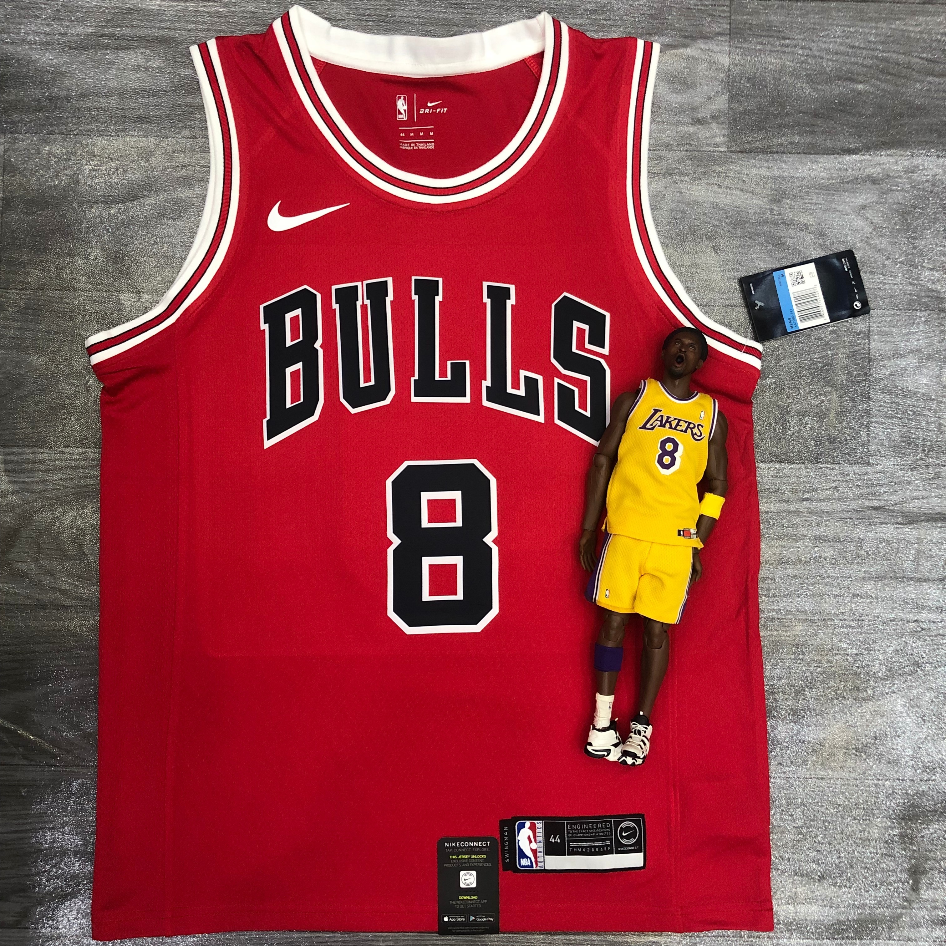 Bulls crewneck red No. 8 lavine