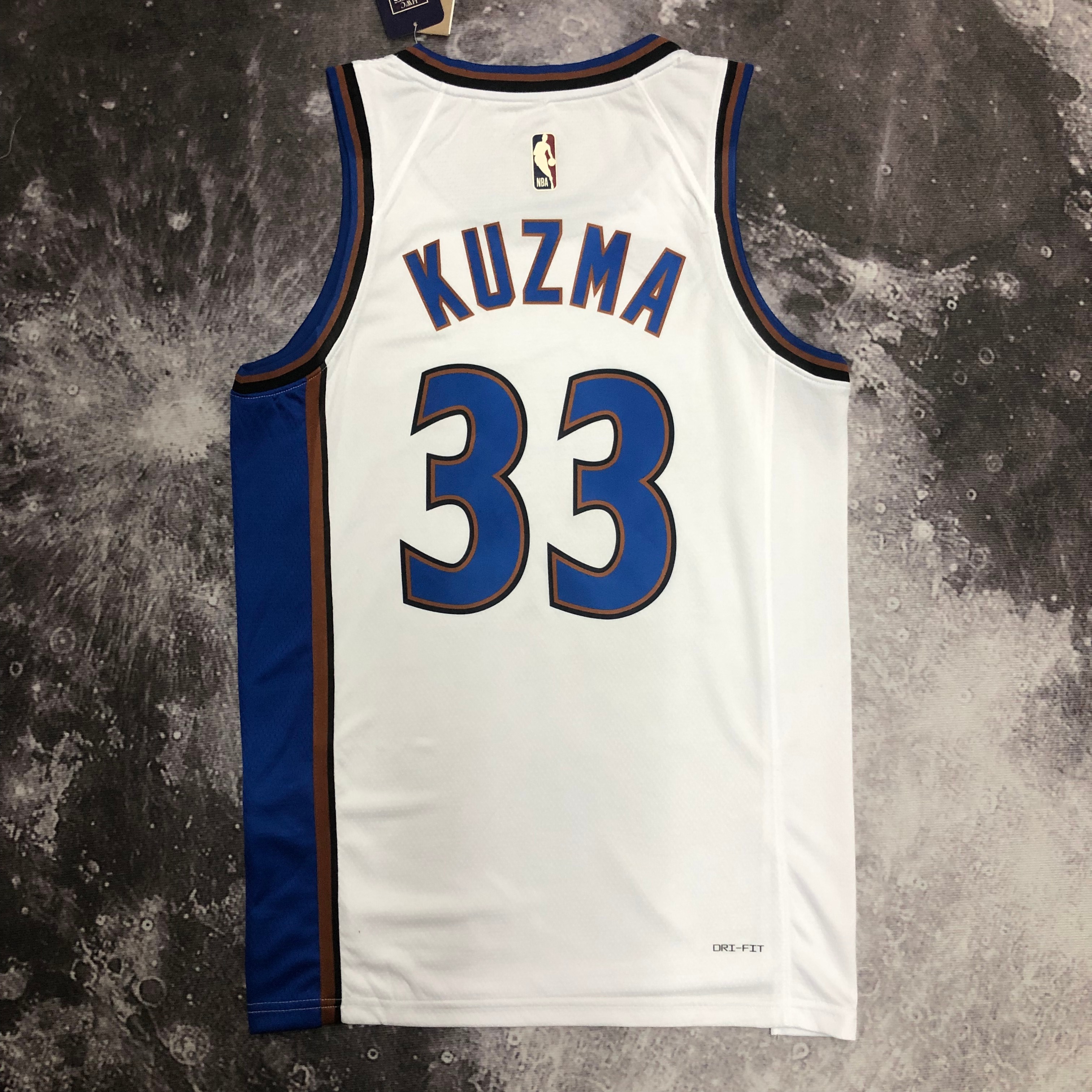 23 Wizards throwback # 33 Kuzma