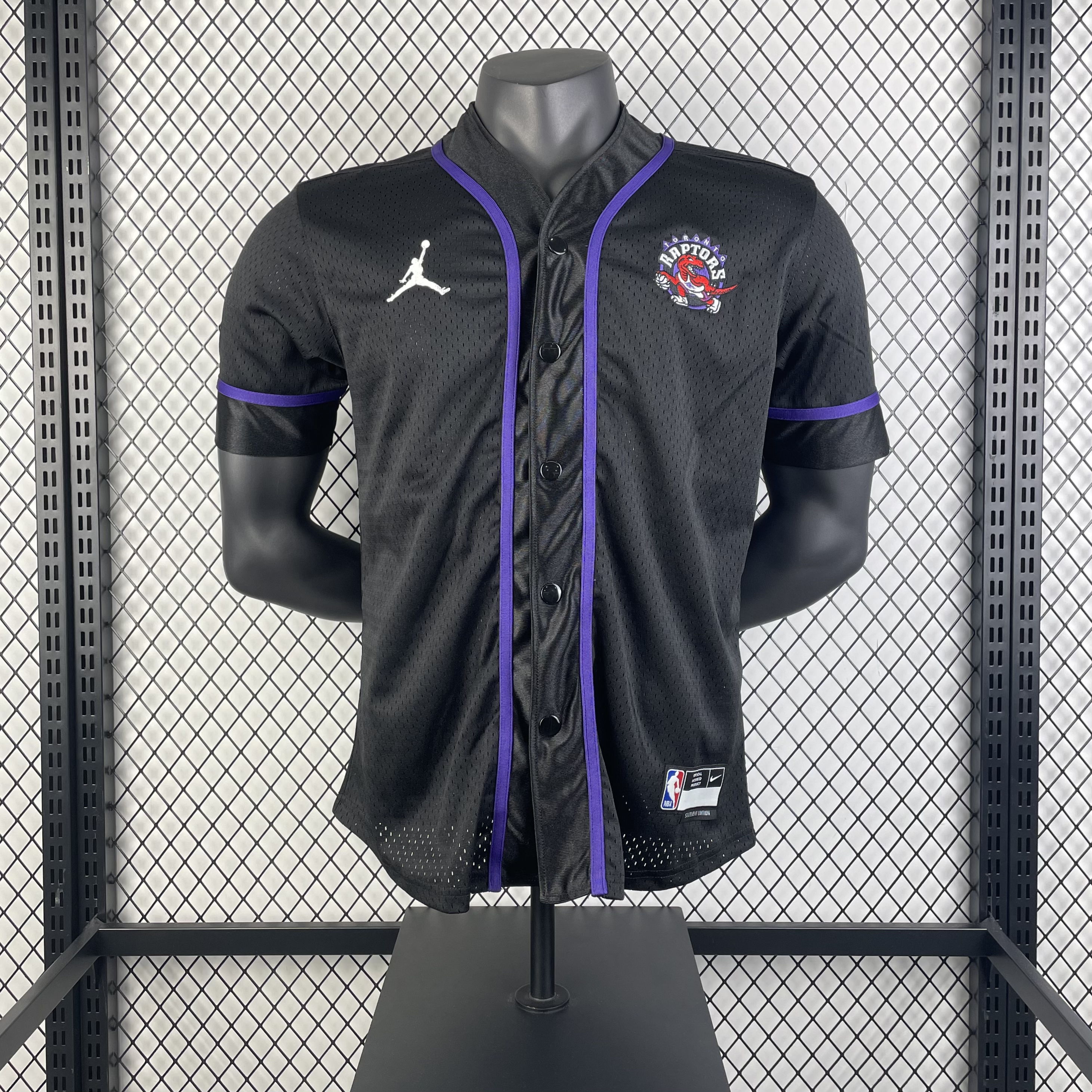 NBA button Cardigan Raptors