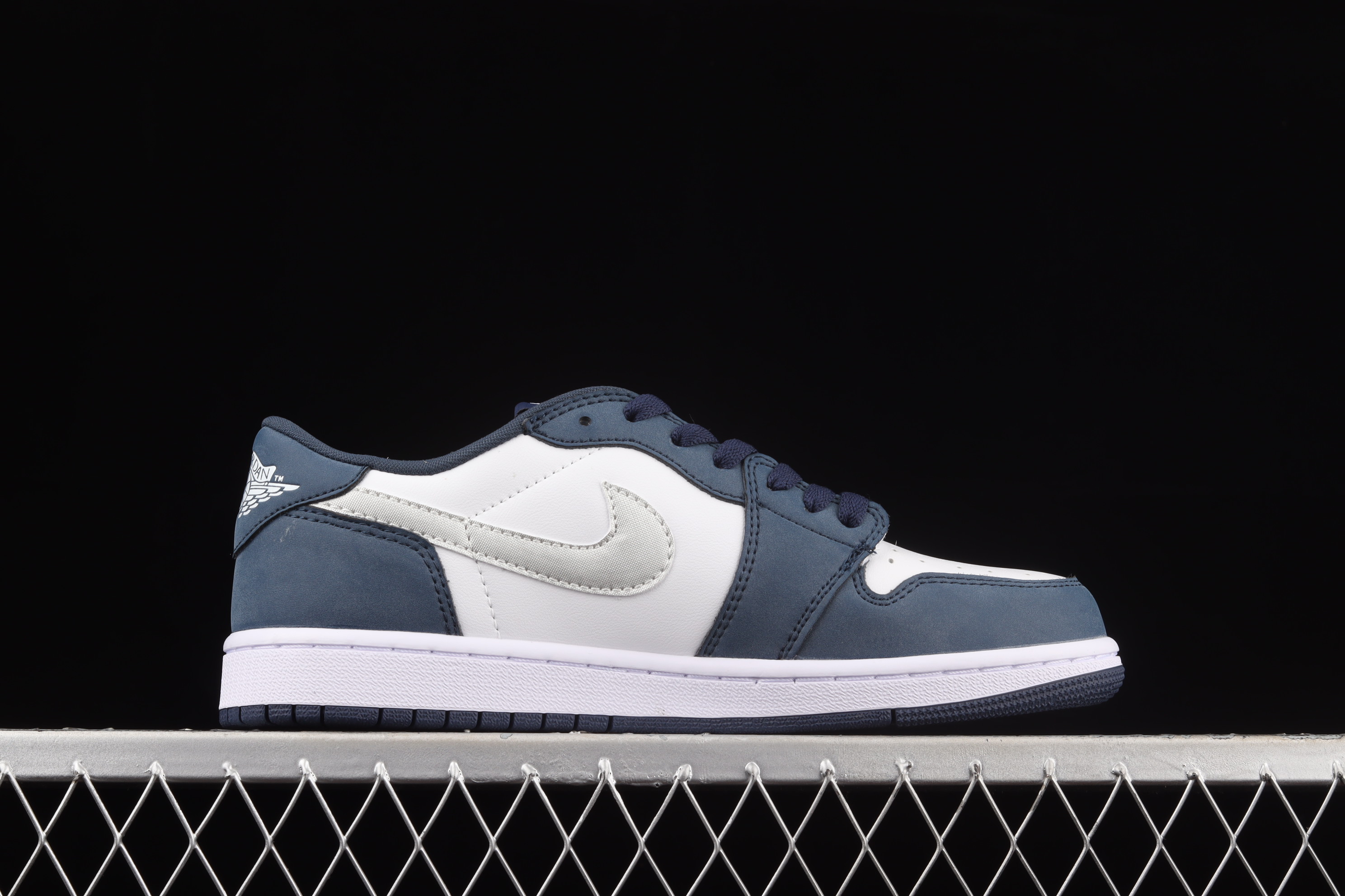 AJ1 low top
