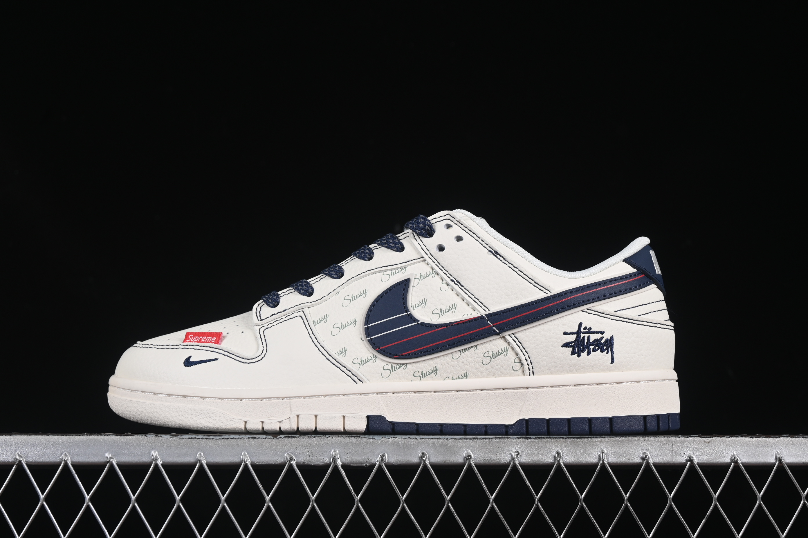 SB Dunk Low Stuci joint white, blue and red stripes hook anniversary high-end custom low-top casual shoes