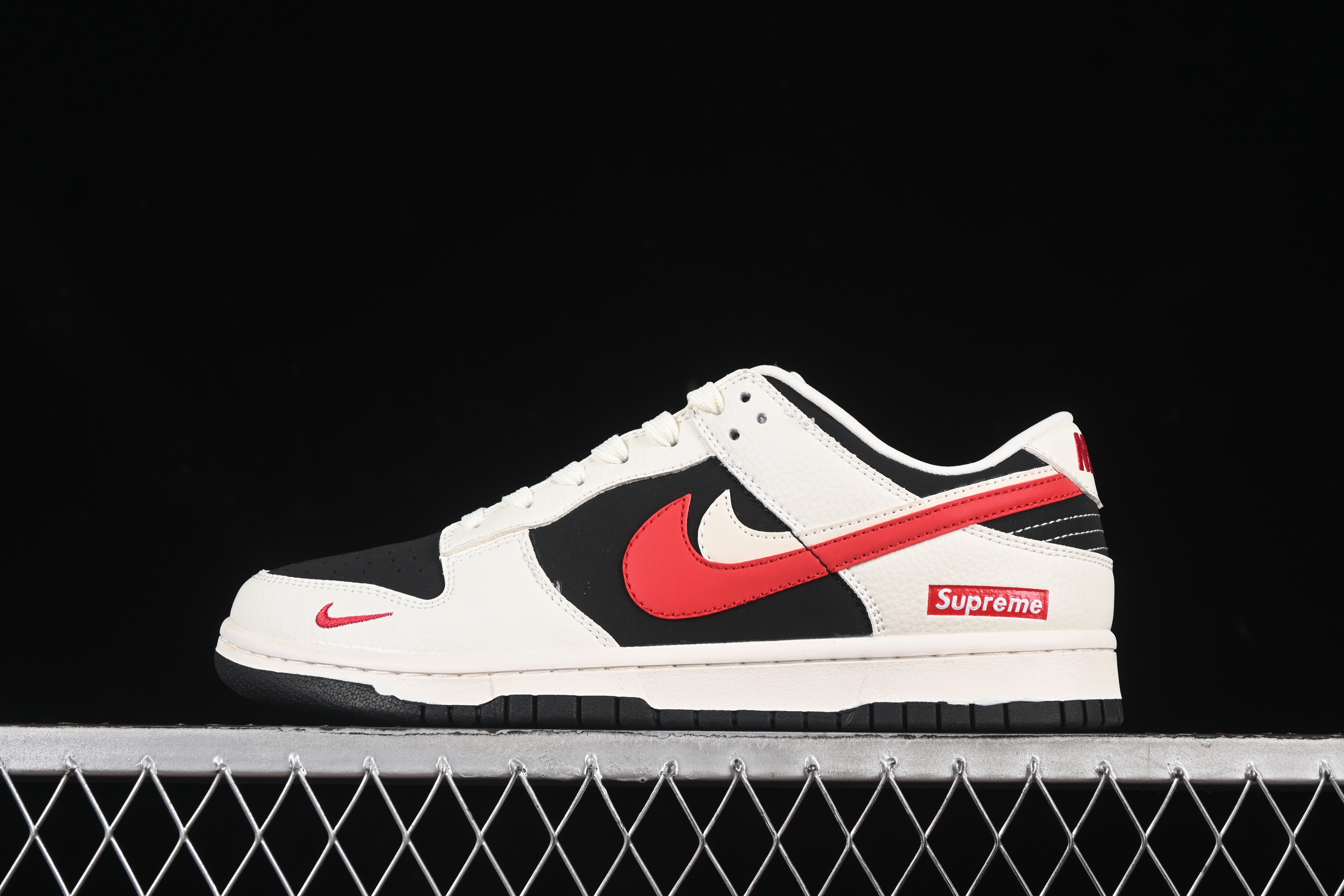 SB Dunk Low Sup series Red and white double hook anniversary high-end custom low-top casual shoes