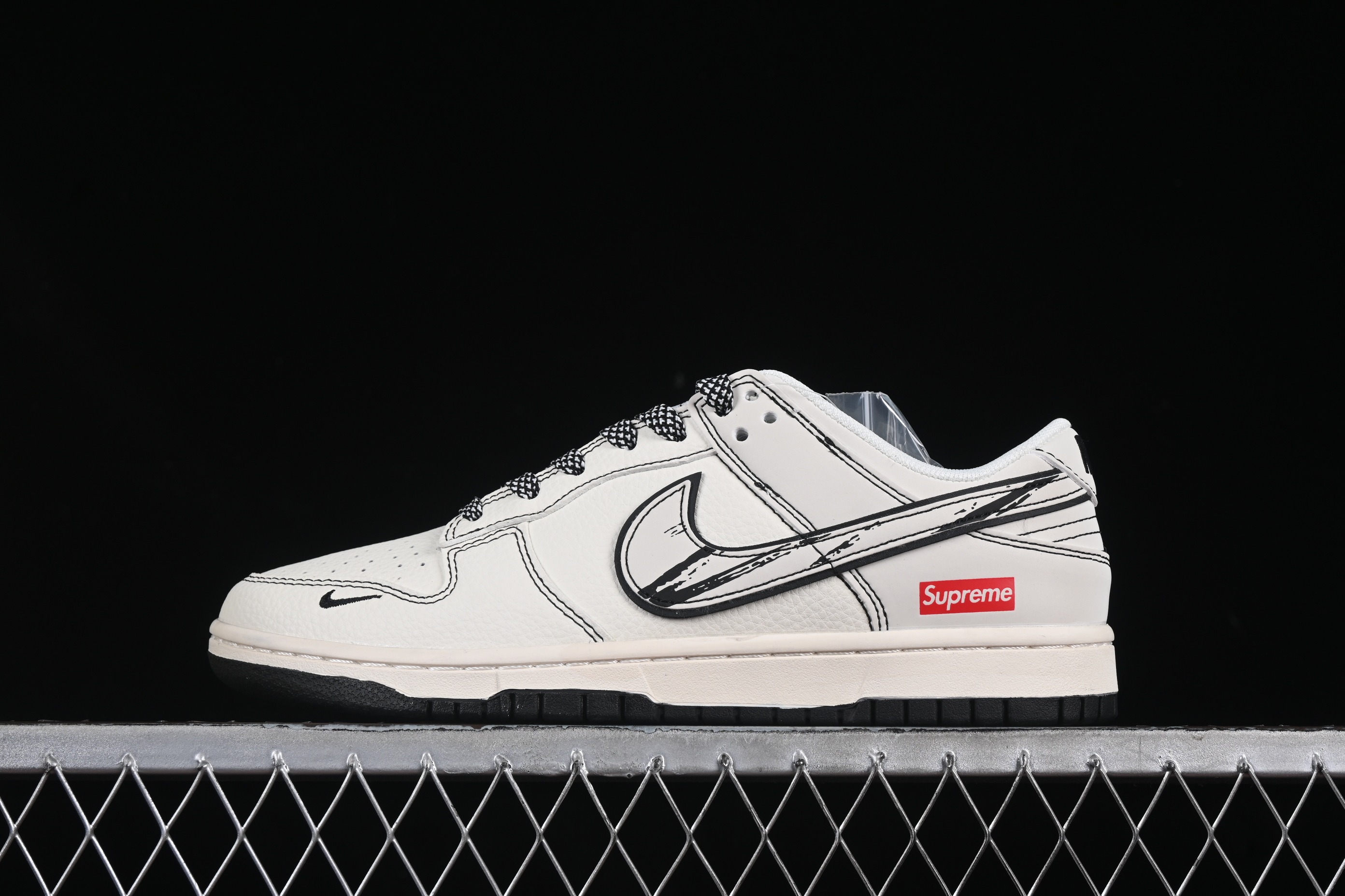 SB Dunk Low Supreme joint Graffiti Black line anniversary high-end custom low-top casual shoes