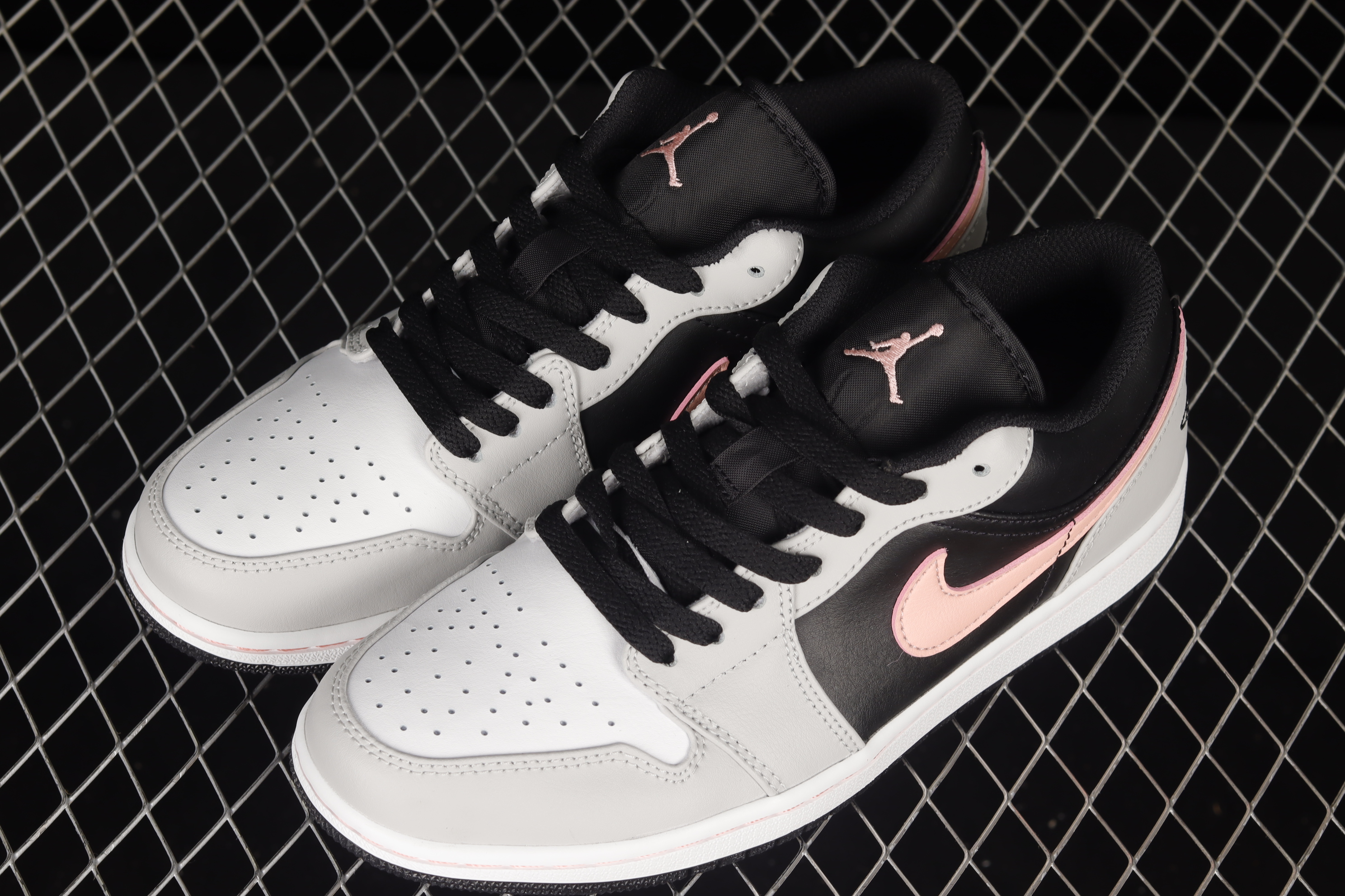 AJ1 White Black Powder Sports Culture Basketball shoes 553558-062 40-45