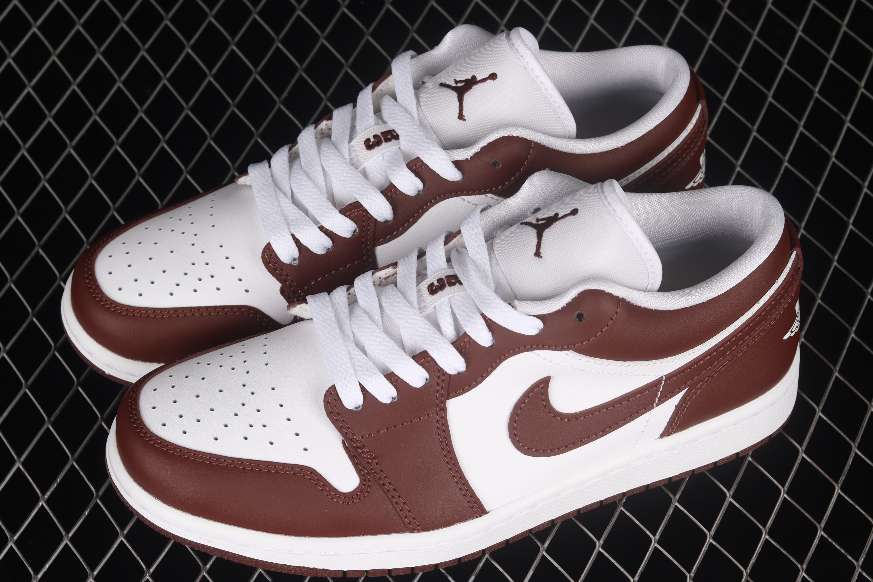AJ1 Wine Red and White low top basketball shoes DC0774-116 35.5-44.5