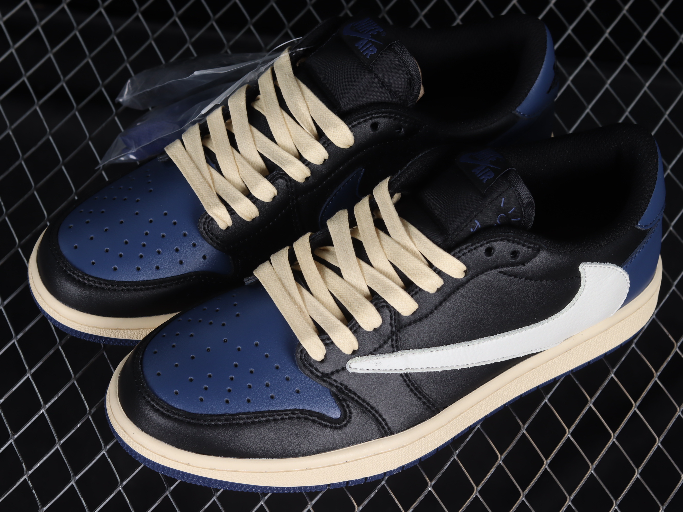 AJ1 low top