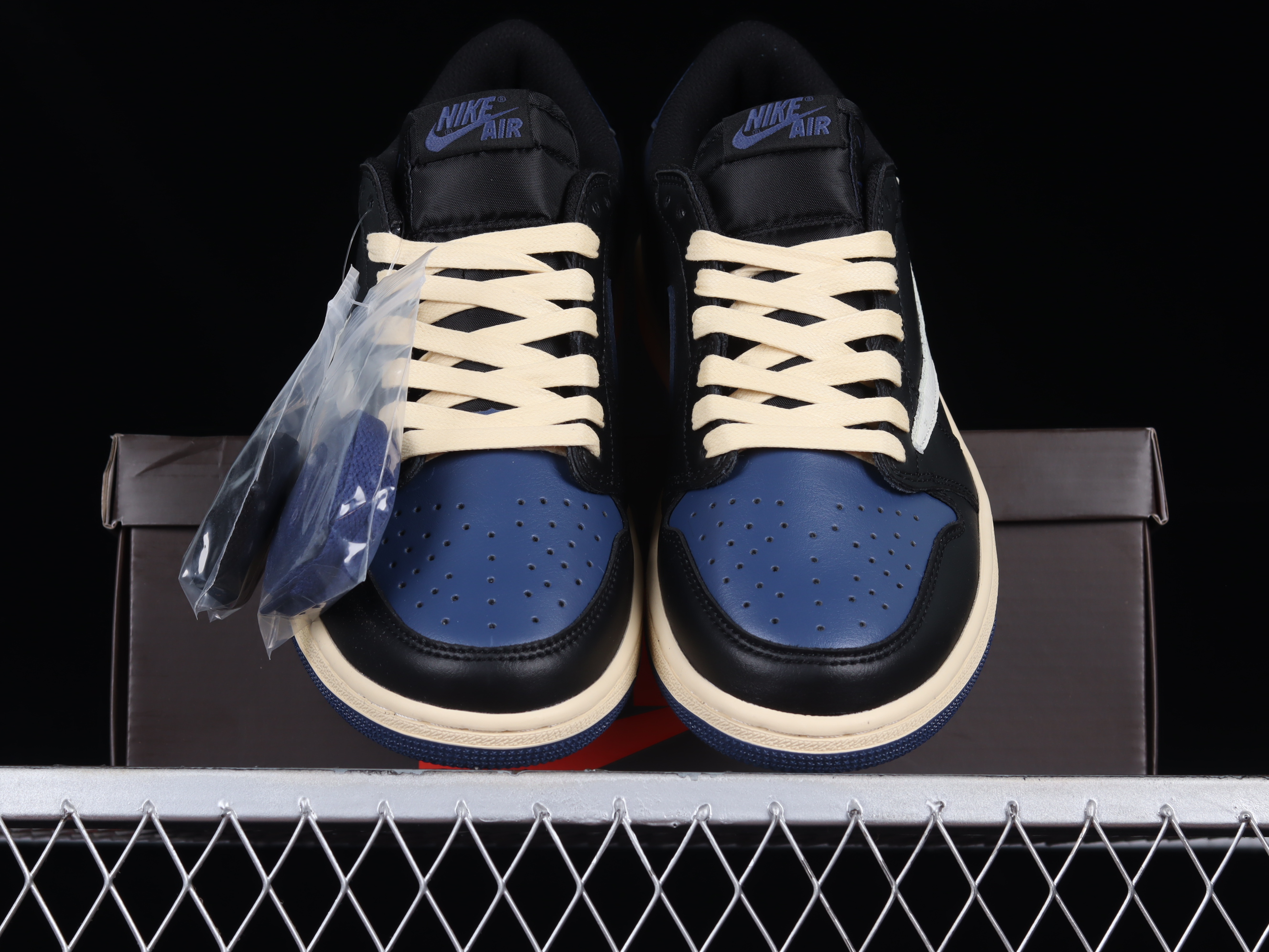 AJ1 low top