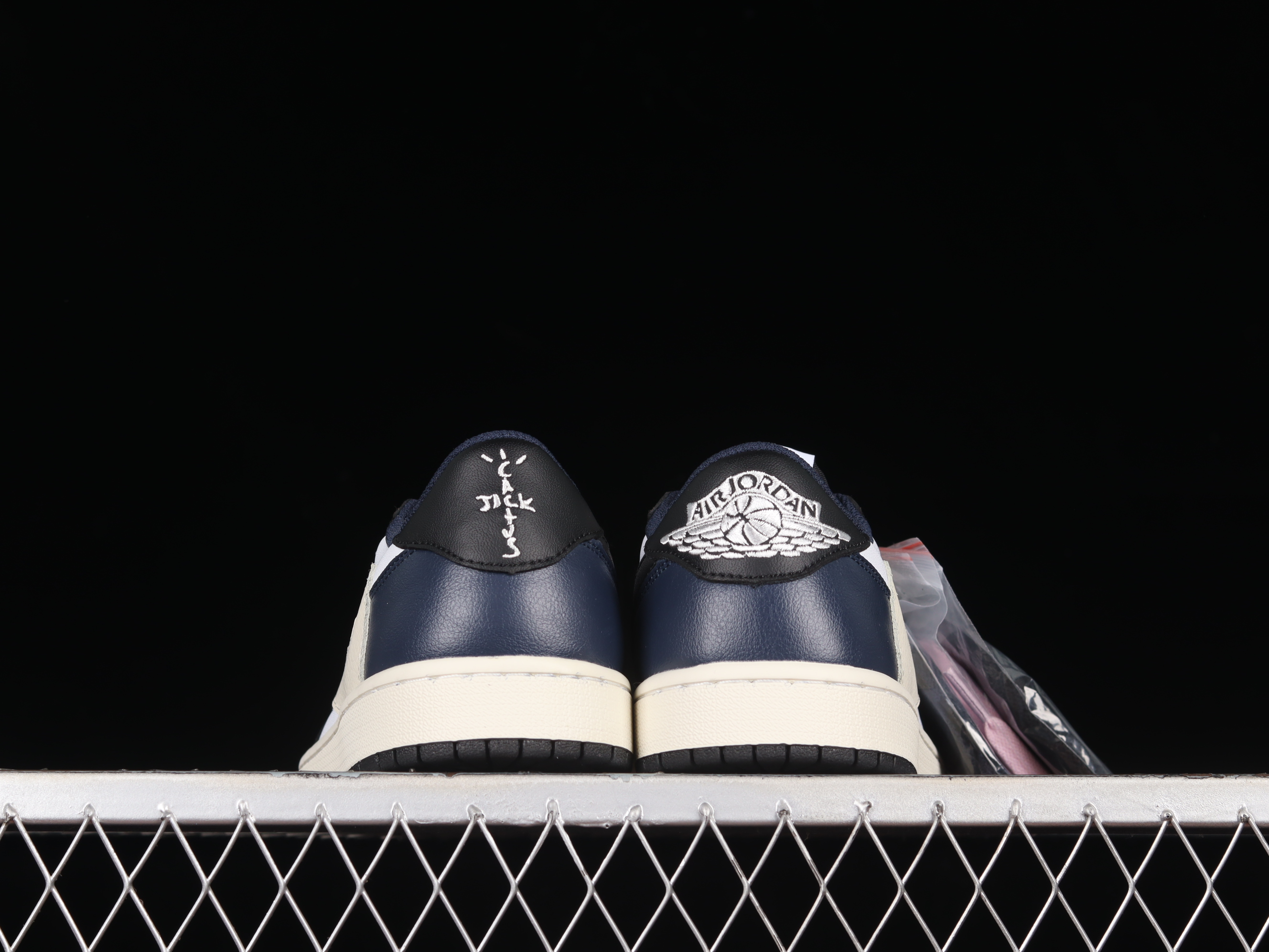 AJ1 low top