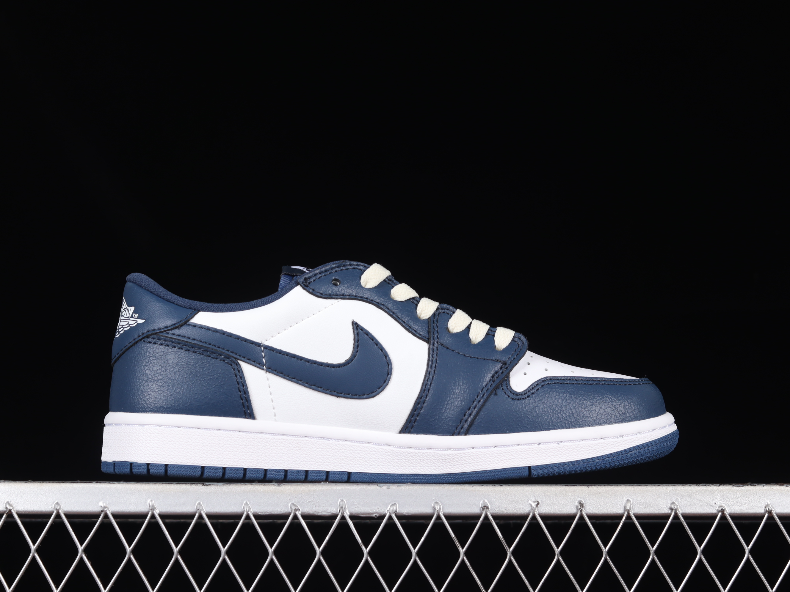 AJ1 low top