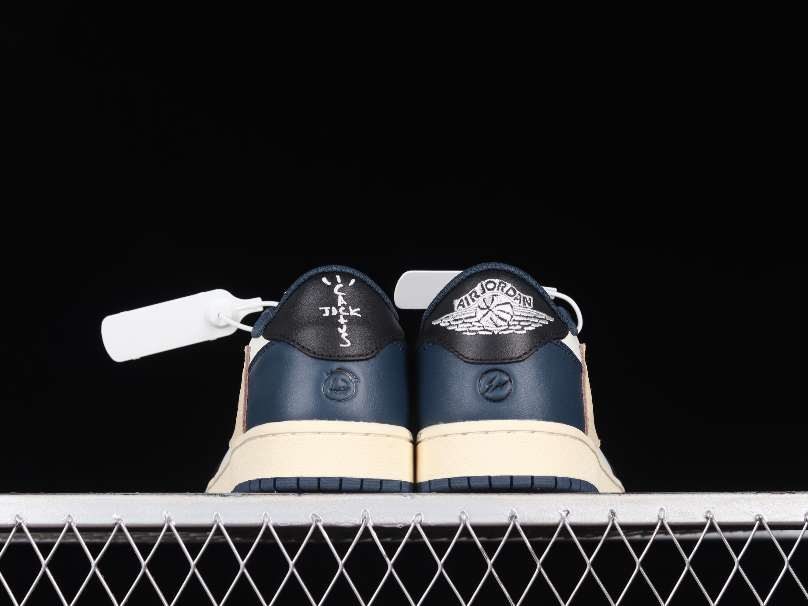 AJ1 low top