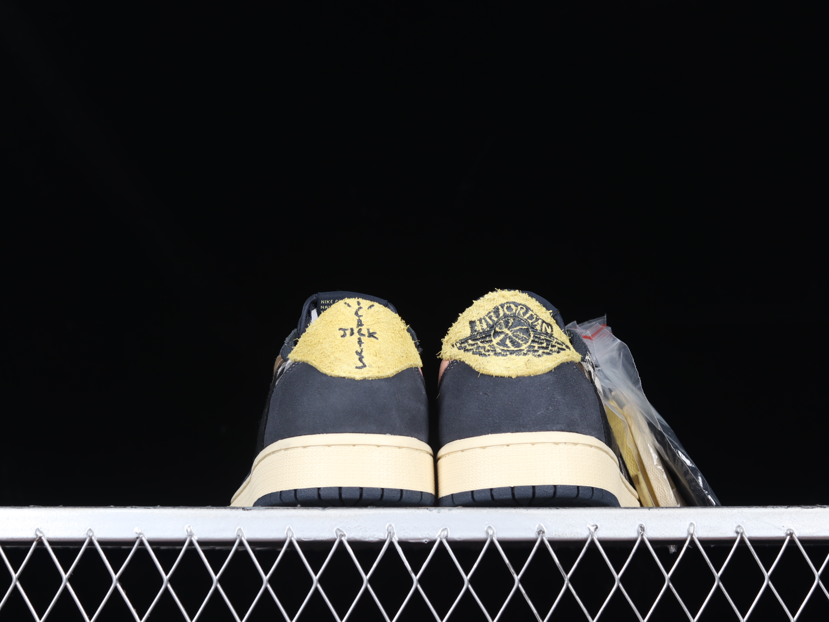AJ1 low top