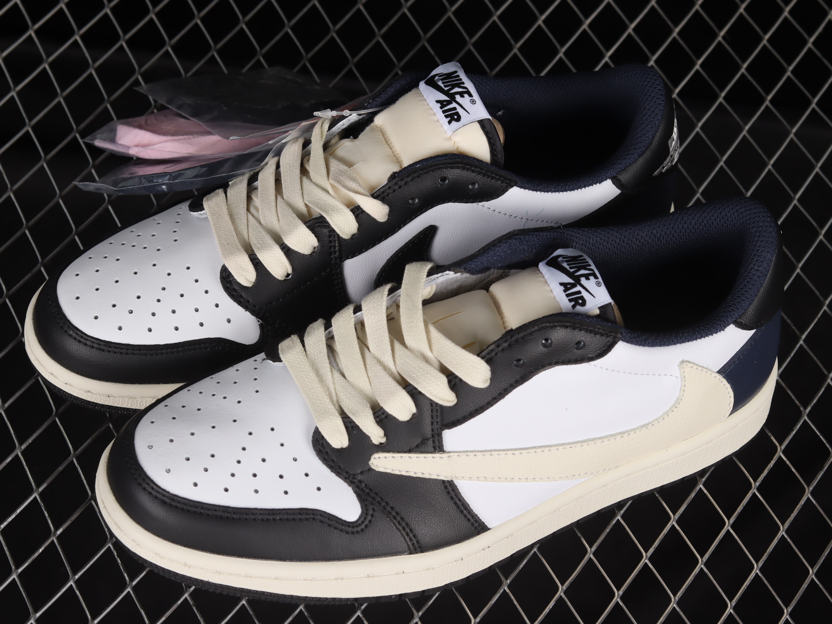 AJ1 low top