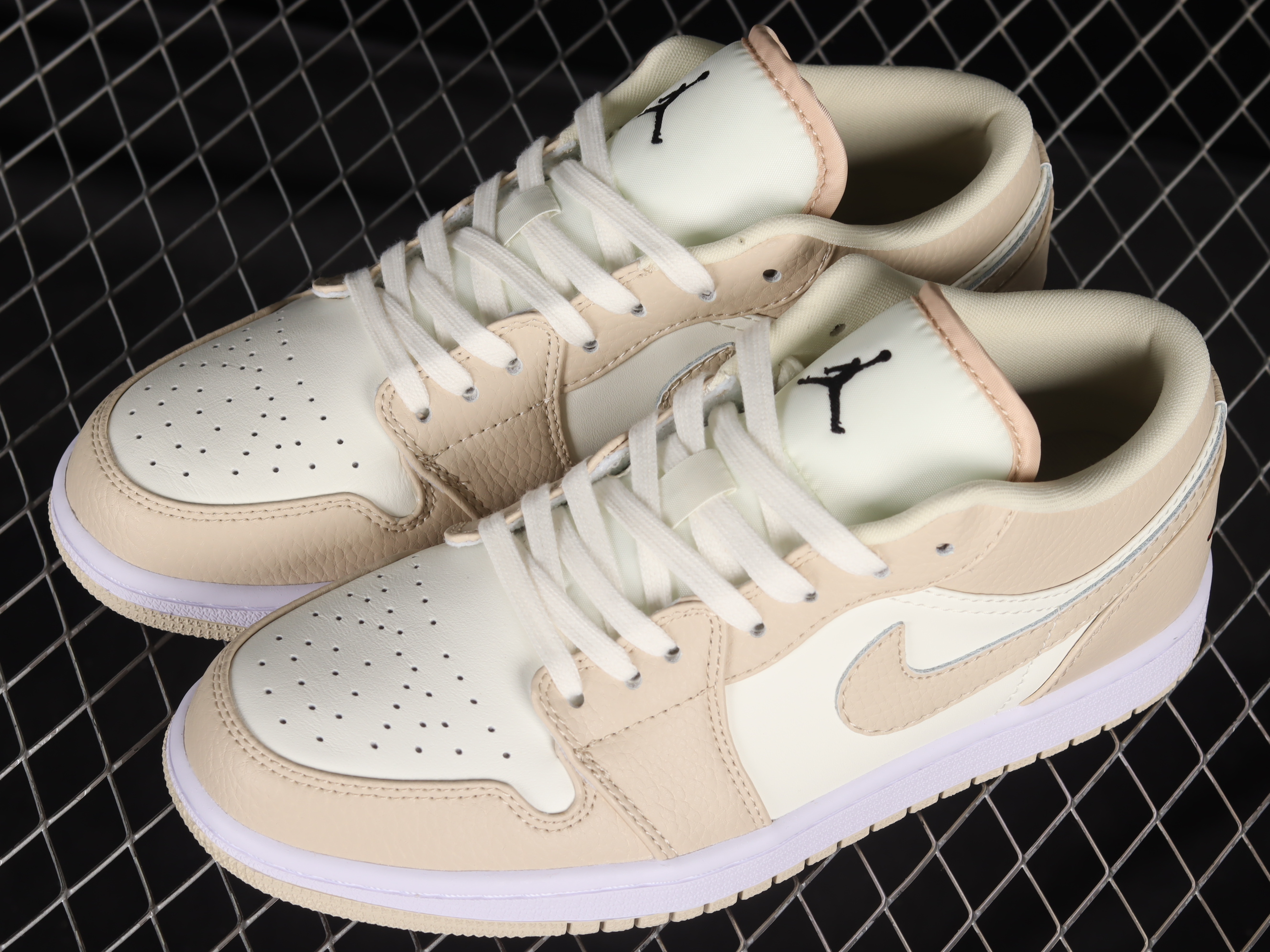 AJ1 low top