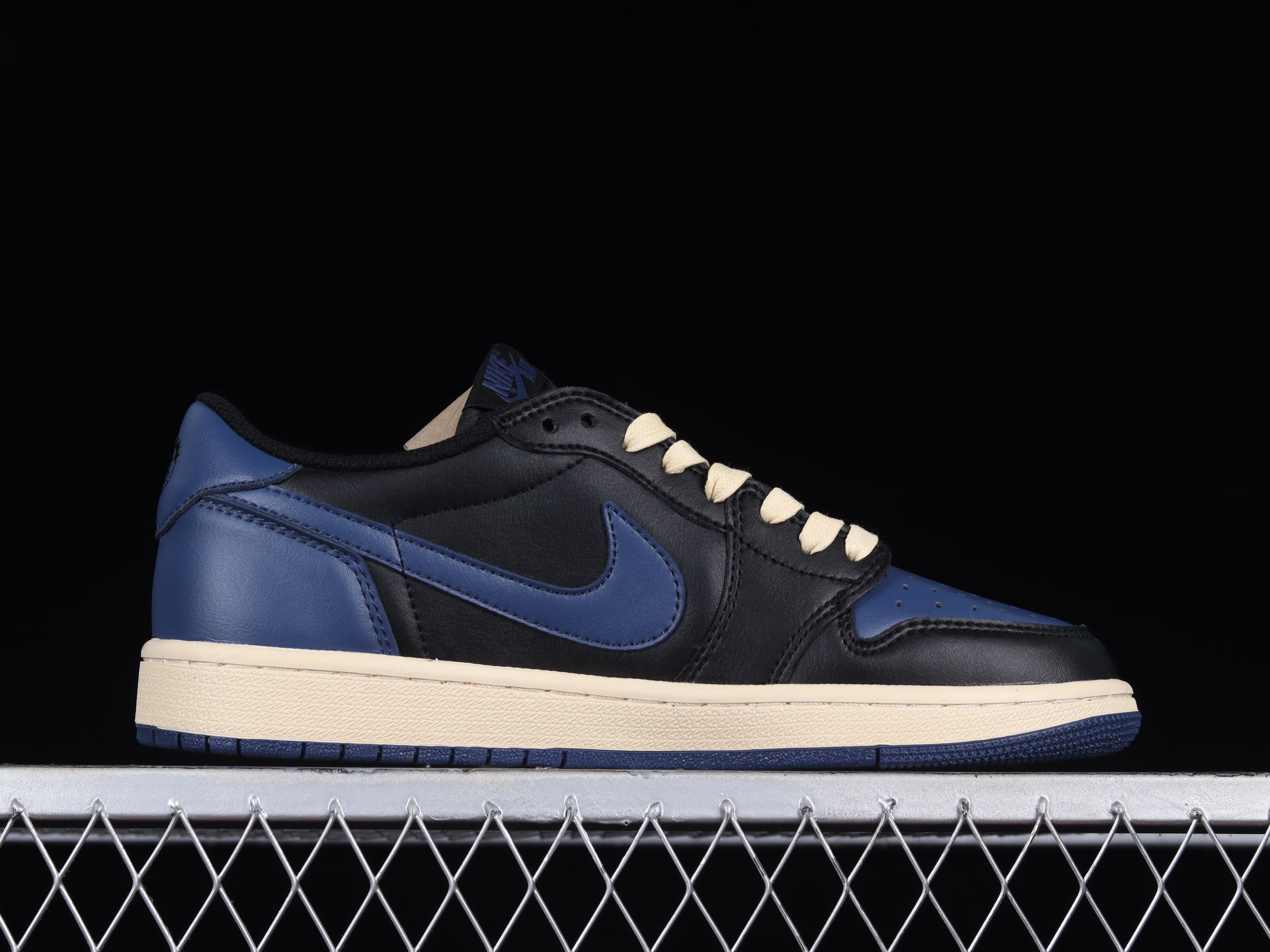AJ1 low top