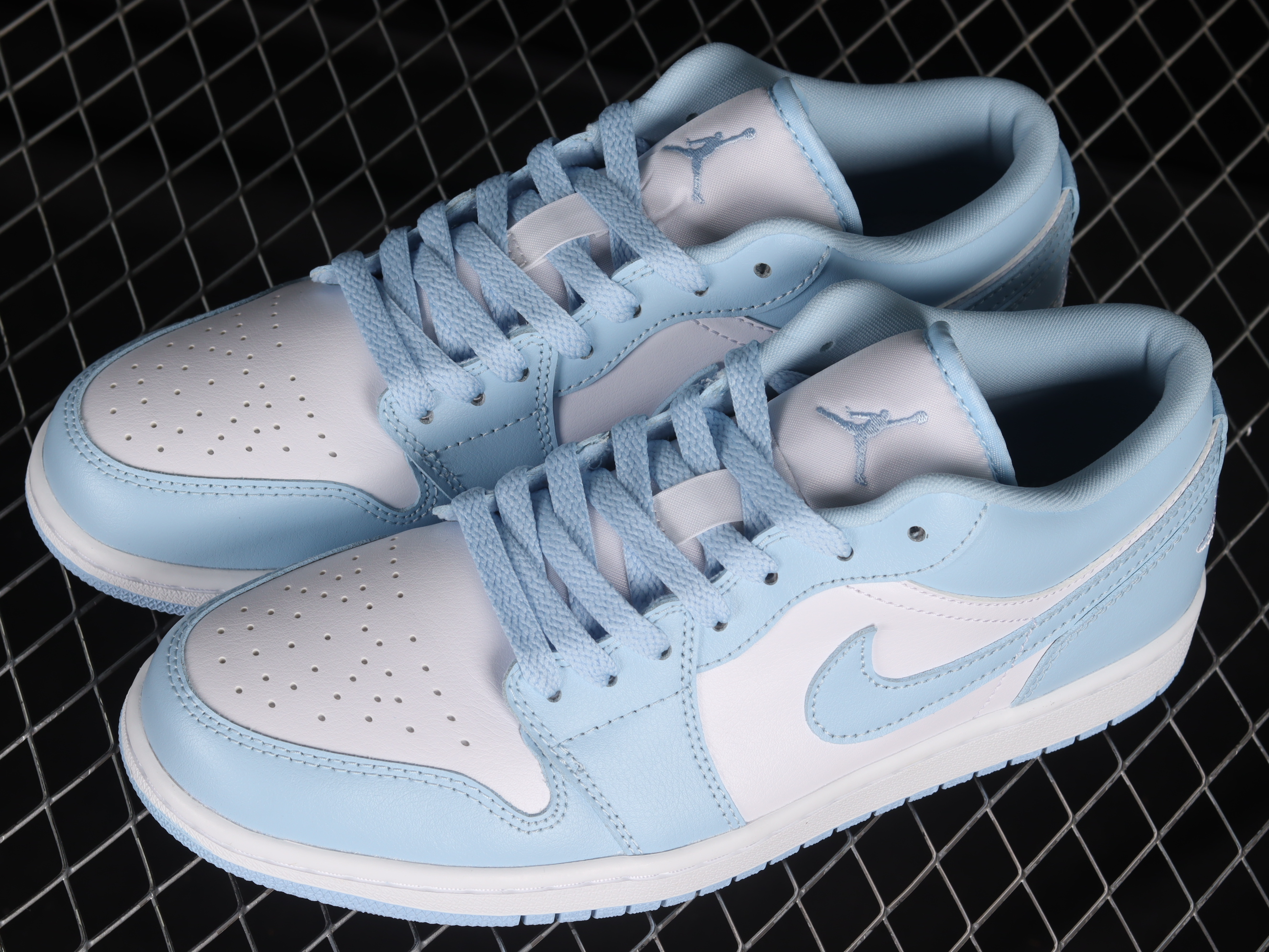 AJ1 low top