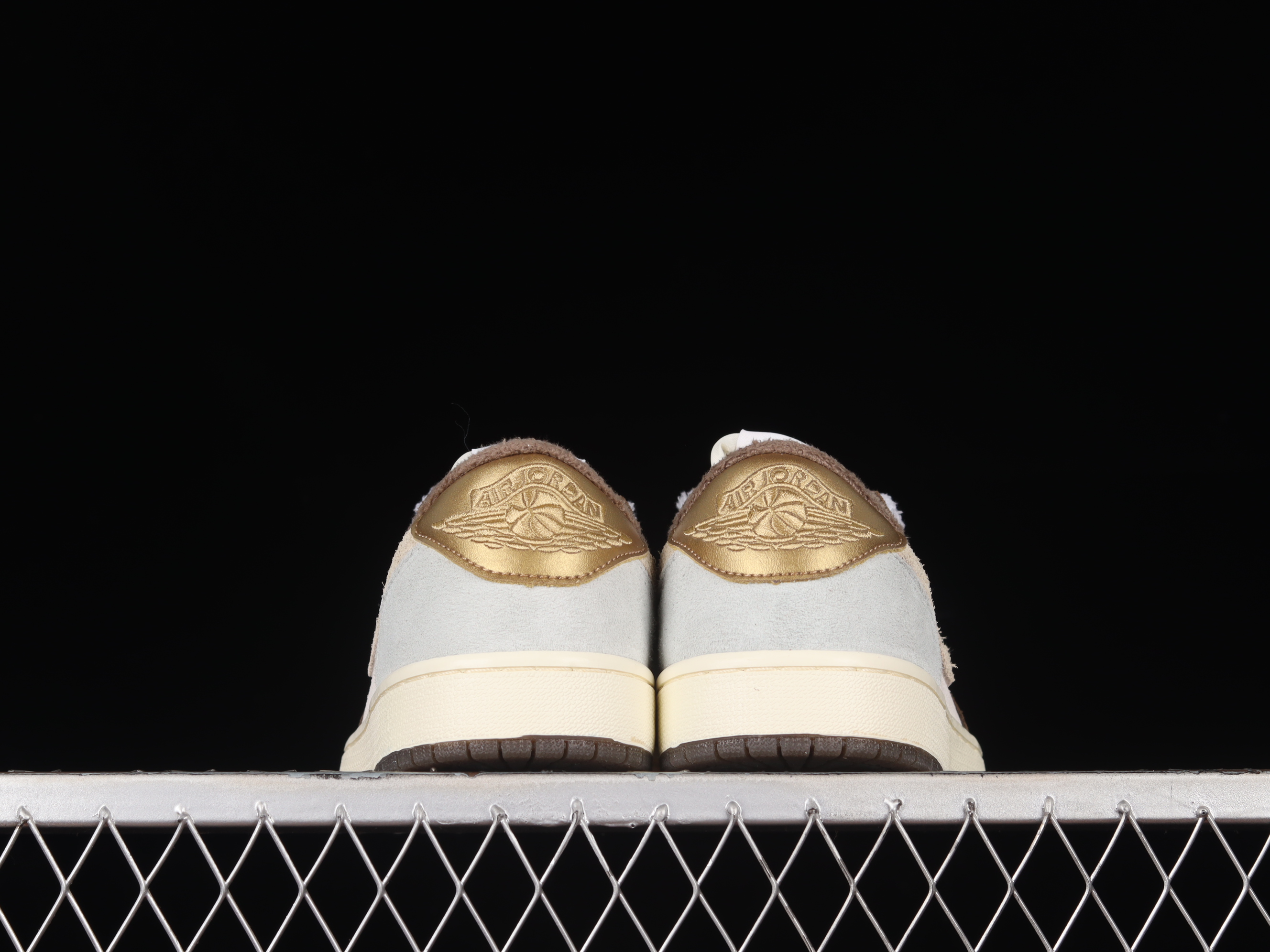 AJ1 low top
