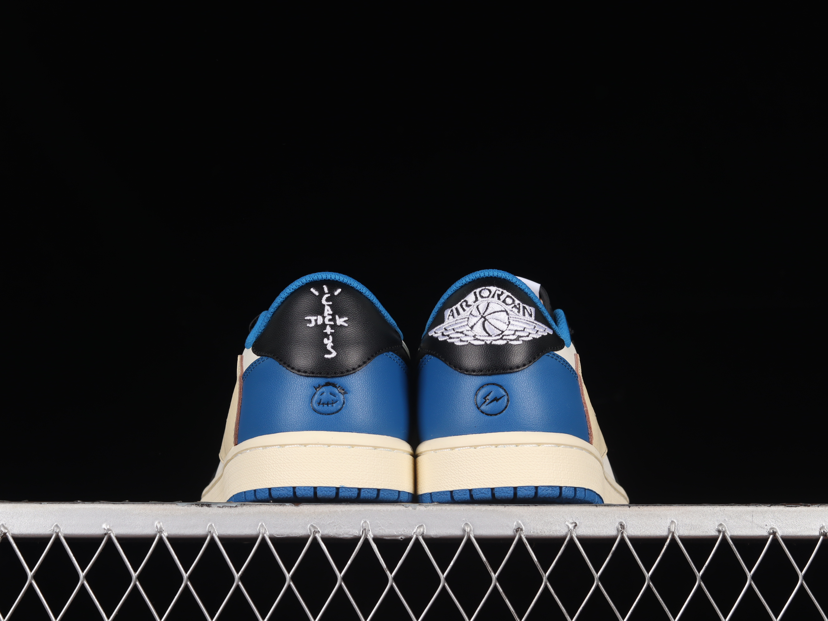 AJ1 low top
