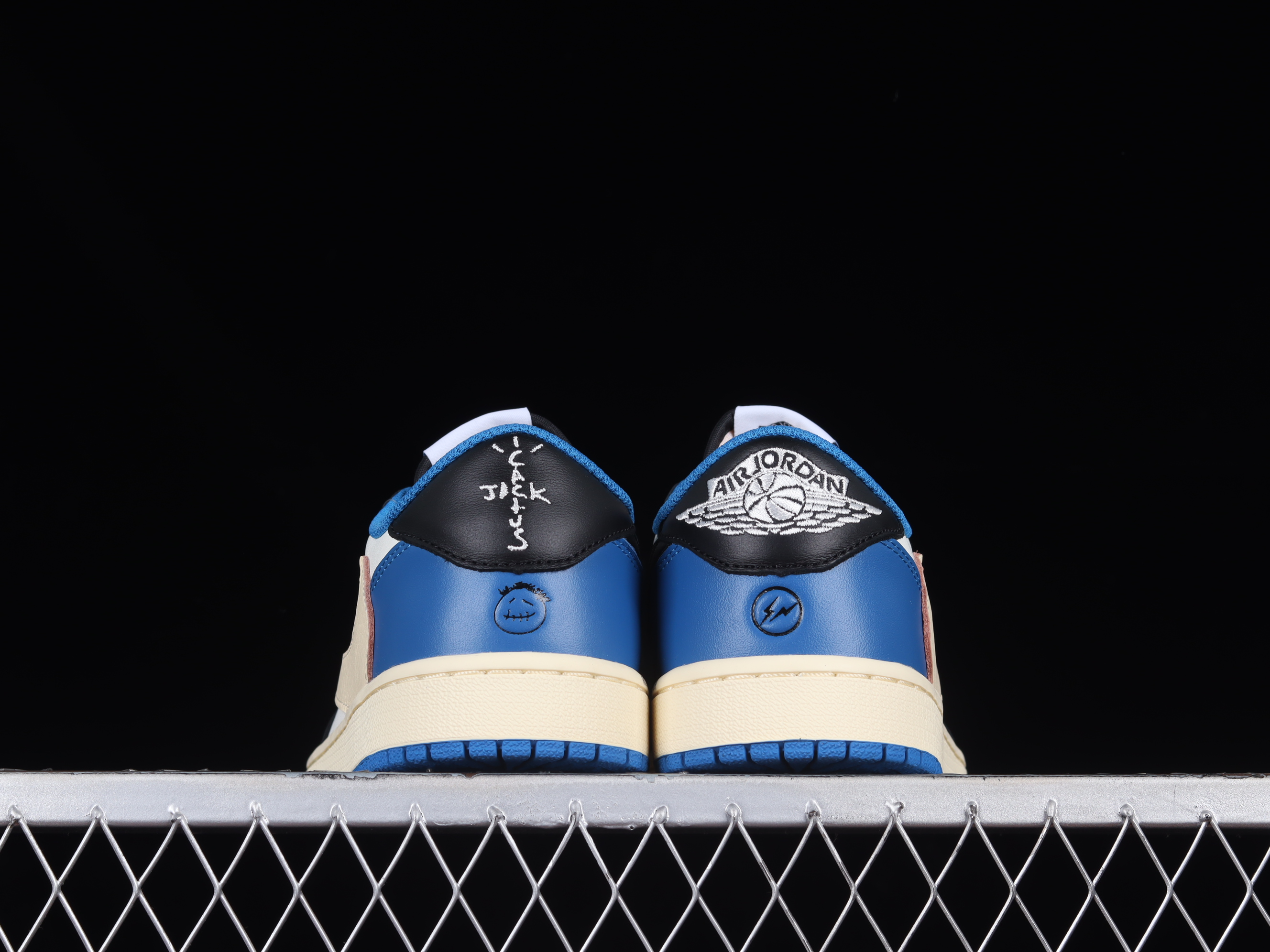 AJ1 low top