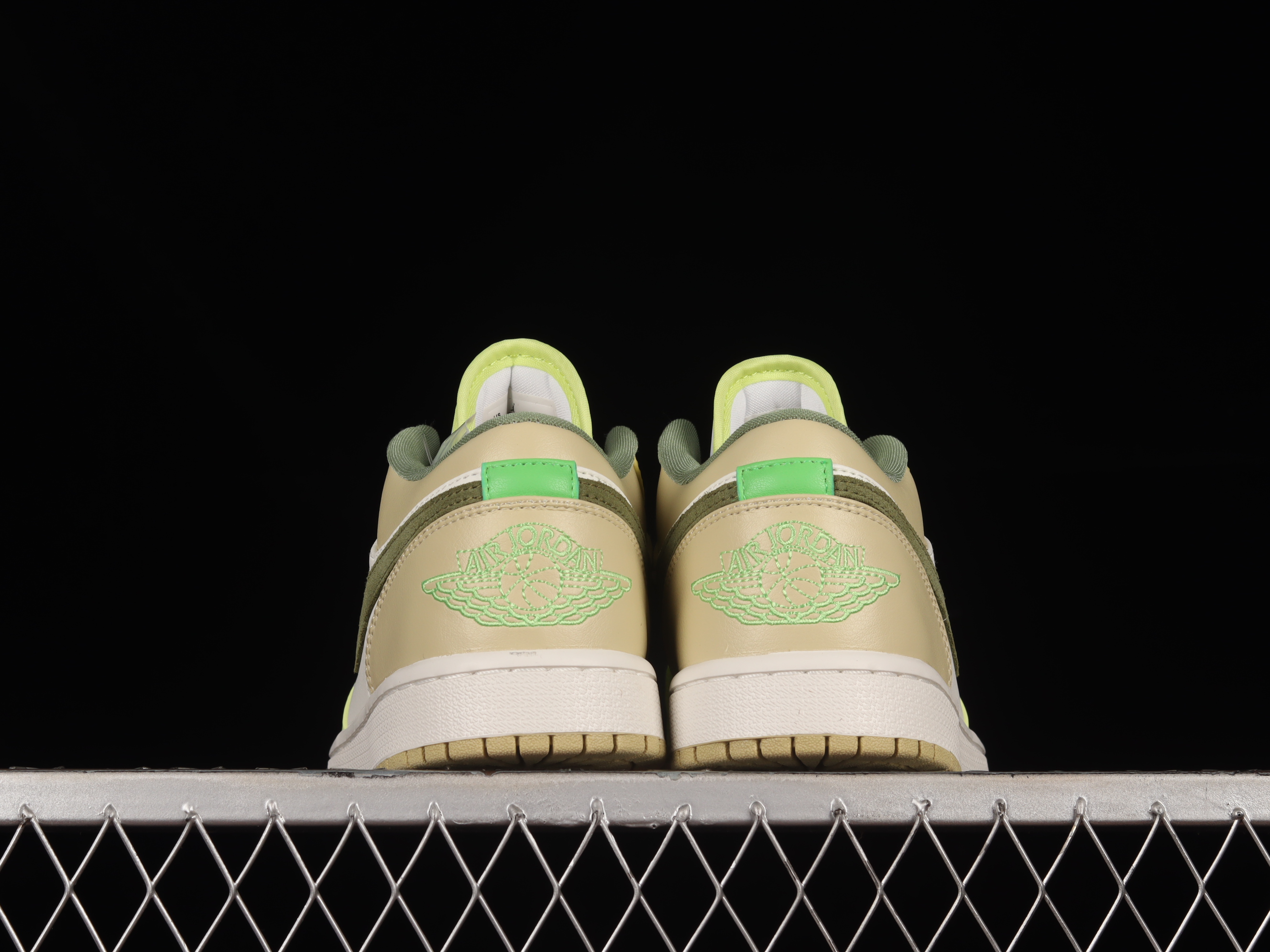 AJ1 low top