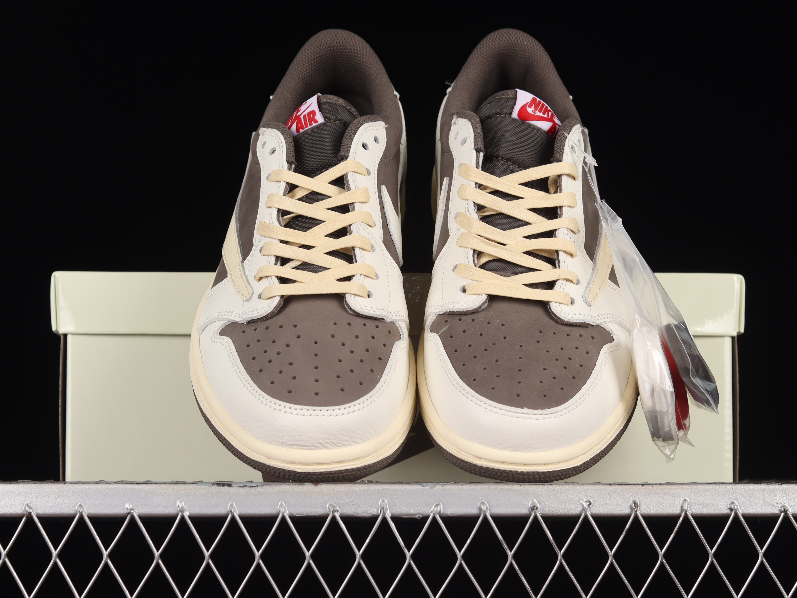AJ1 low top