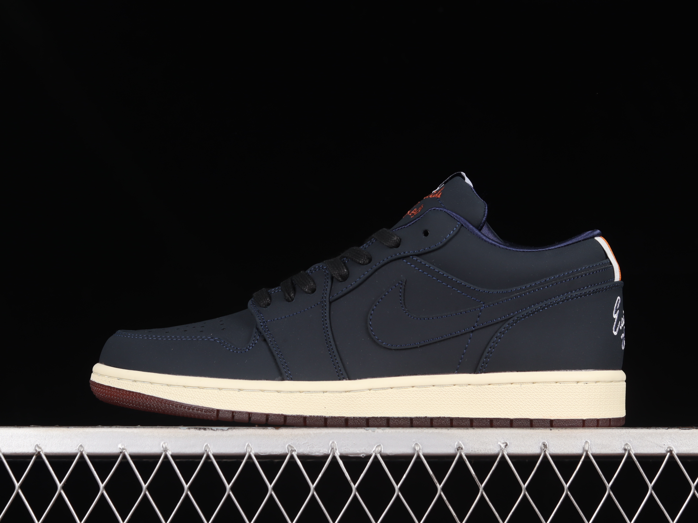 AJ1 low top