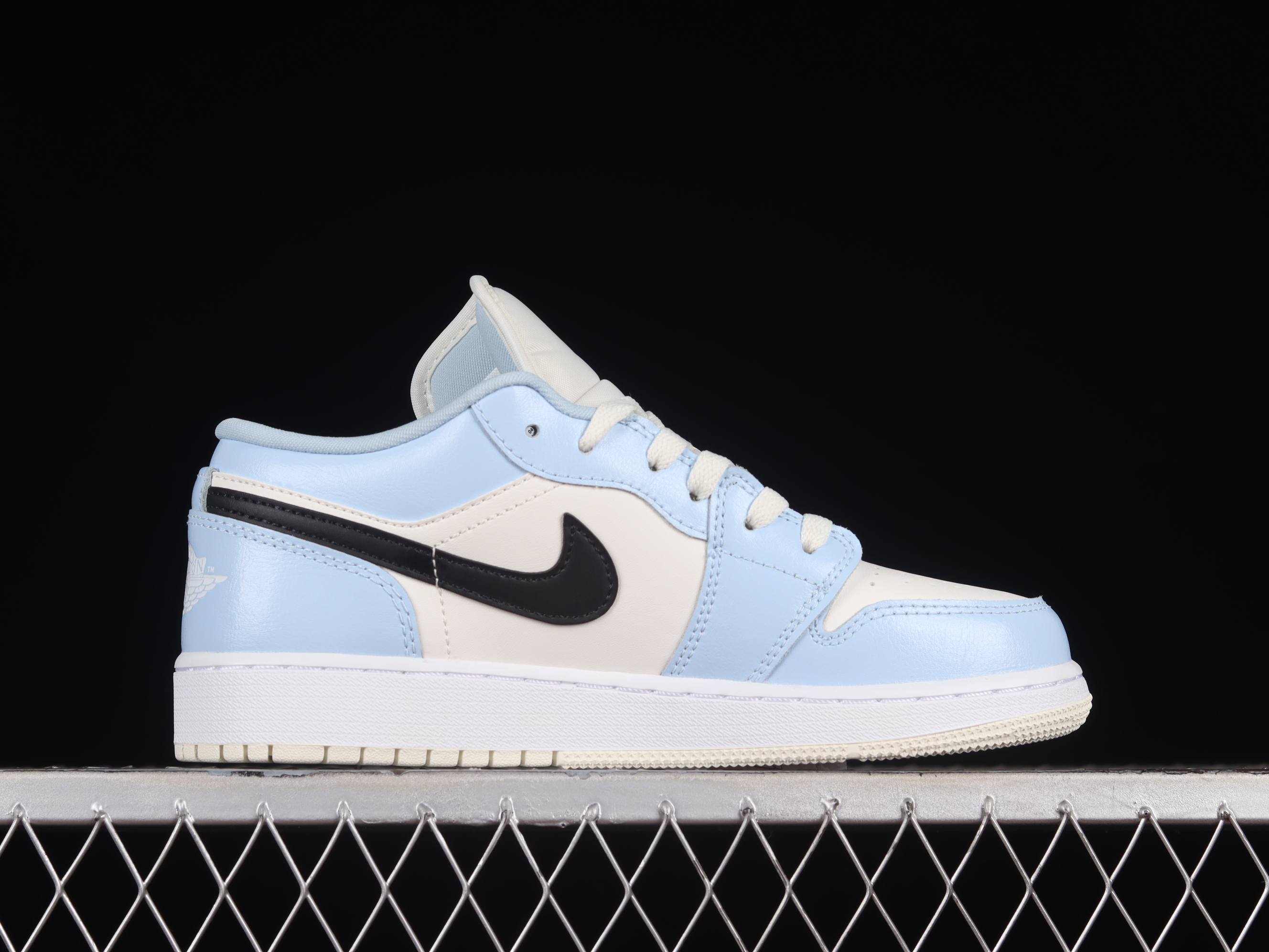AJ1 low top