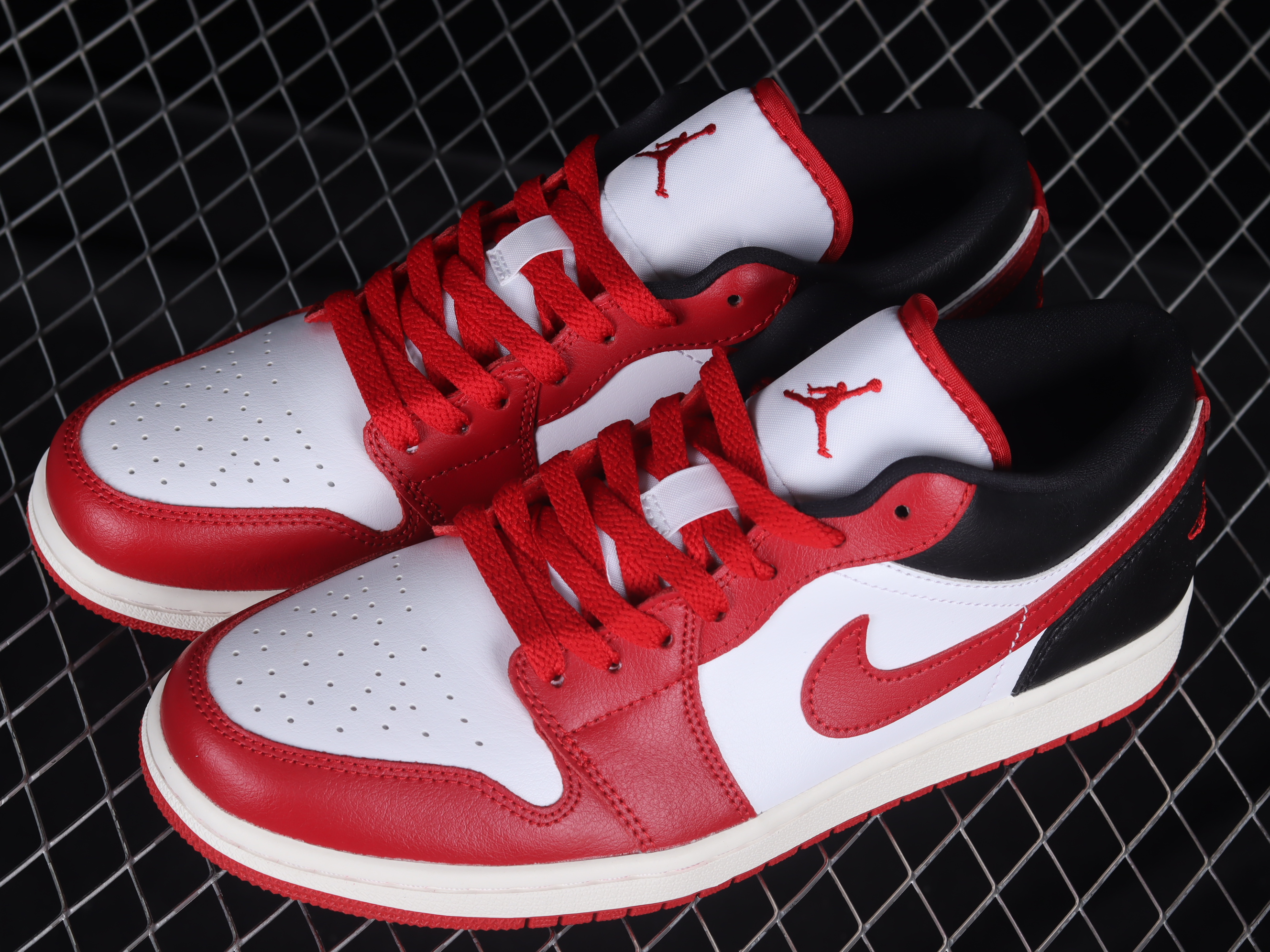 AJ1 low top