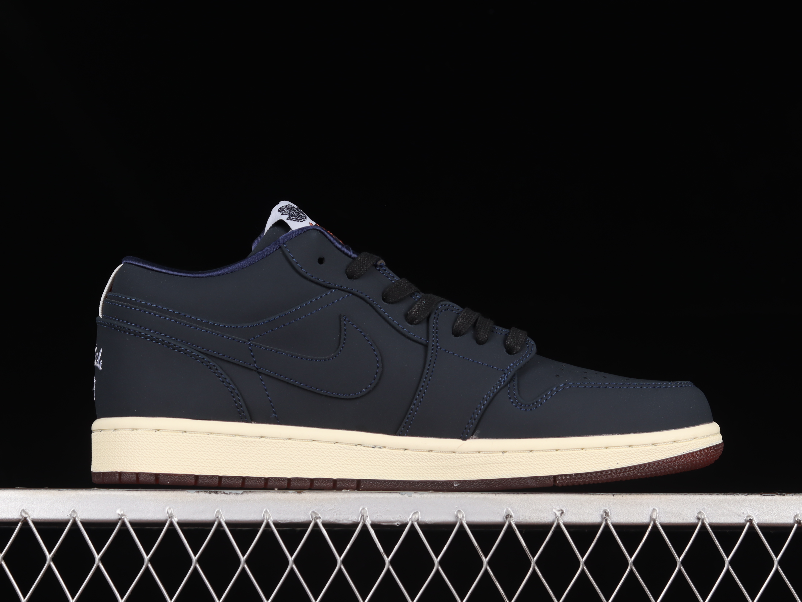 AJ1 low top
