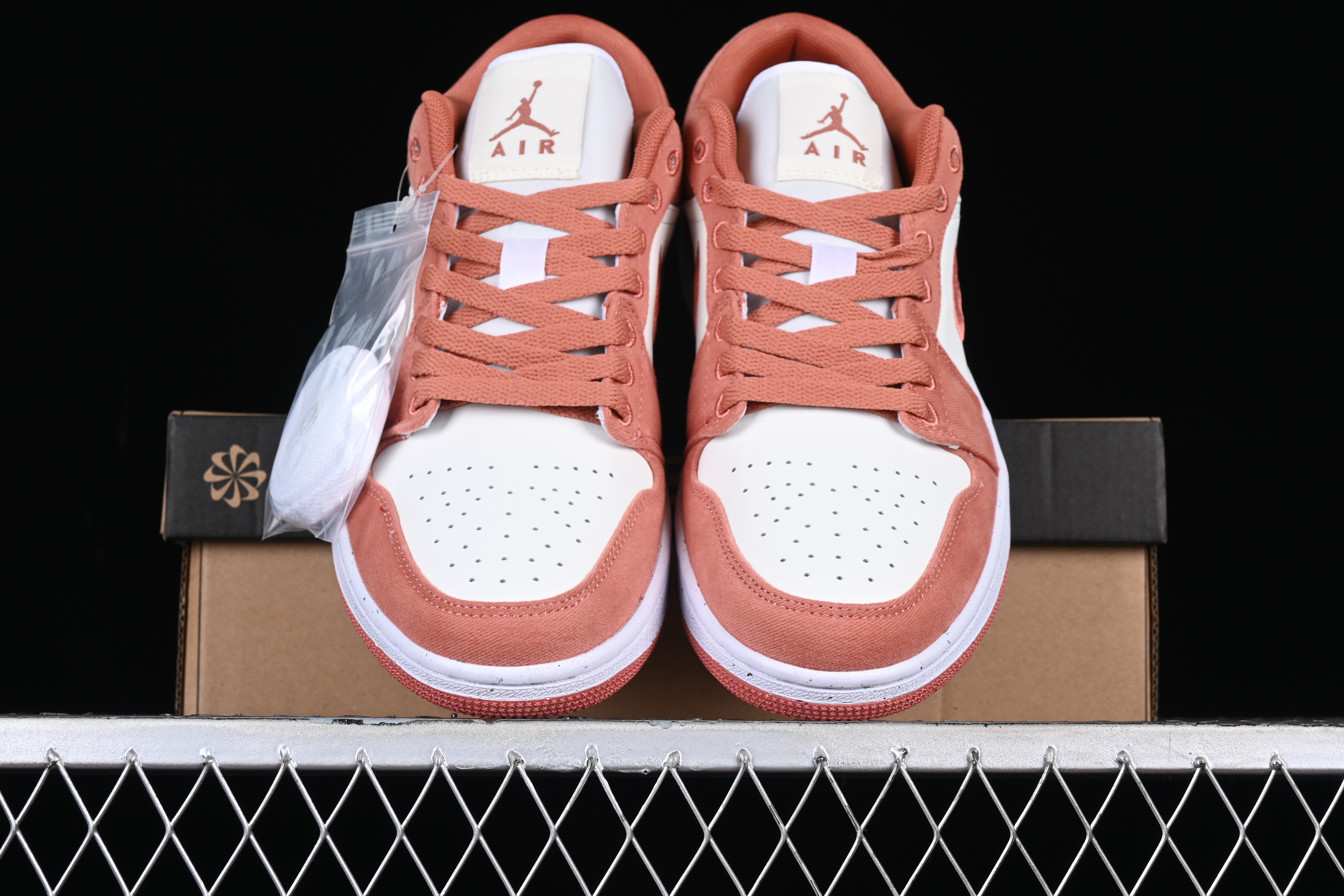 AJ1 Pink and white low-top cultural basketball shoes FN3722-801 35.5-47.5