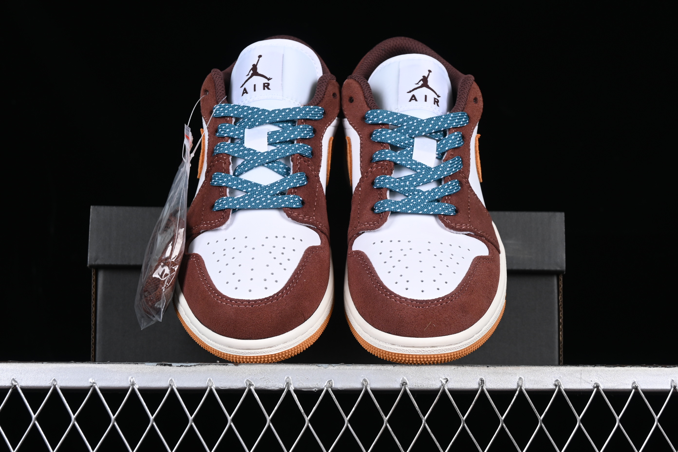 AJ1 low top