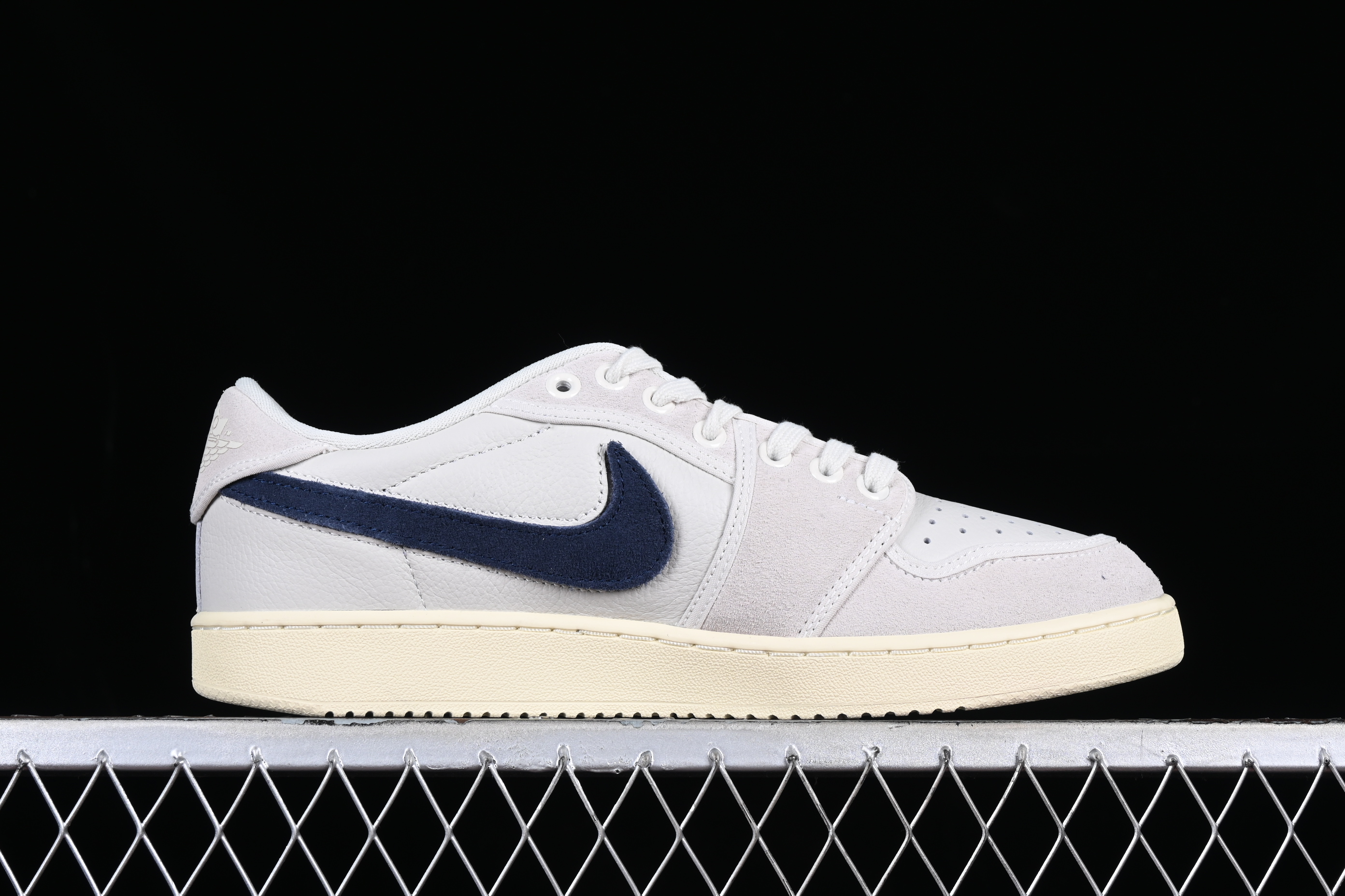 AJ1 low top